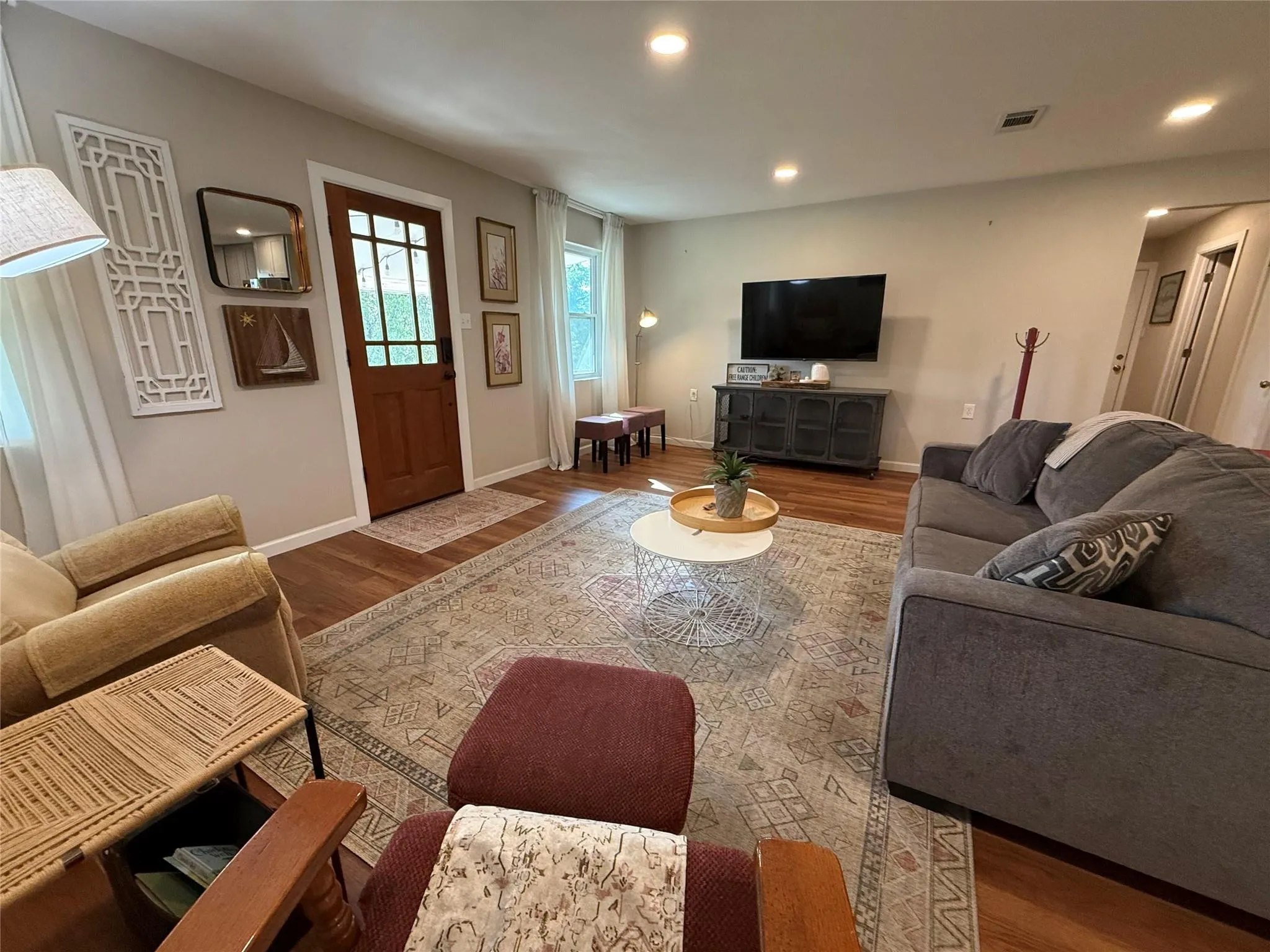 Photo 4 of 10201 WOMACK DR