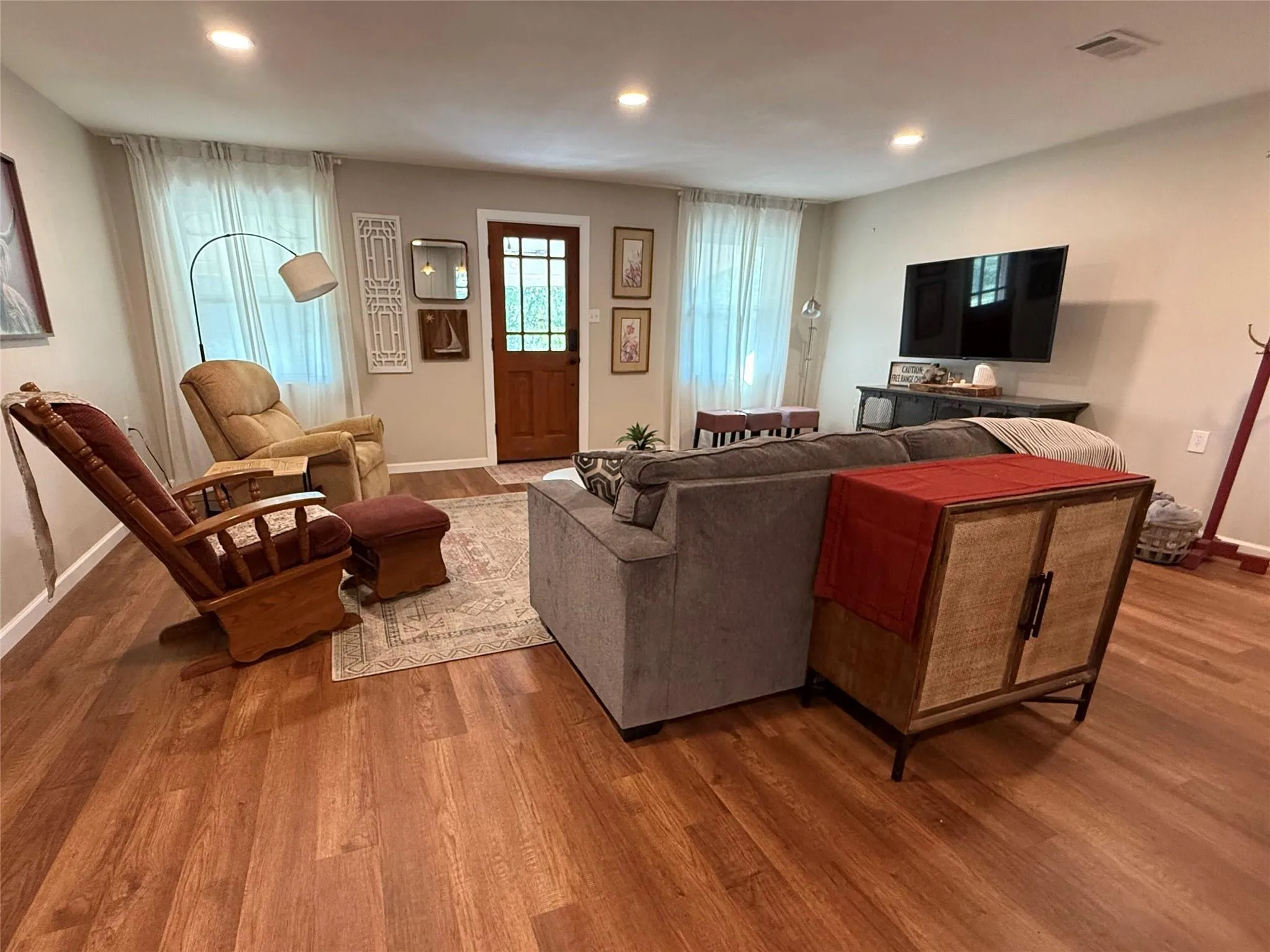 Photo 5 of 10201 WOMACK DR