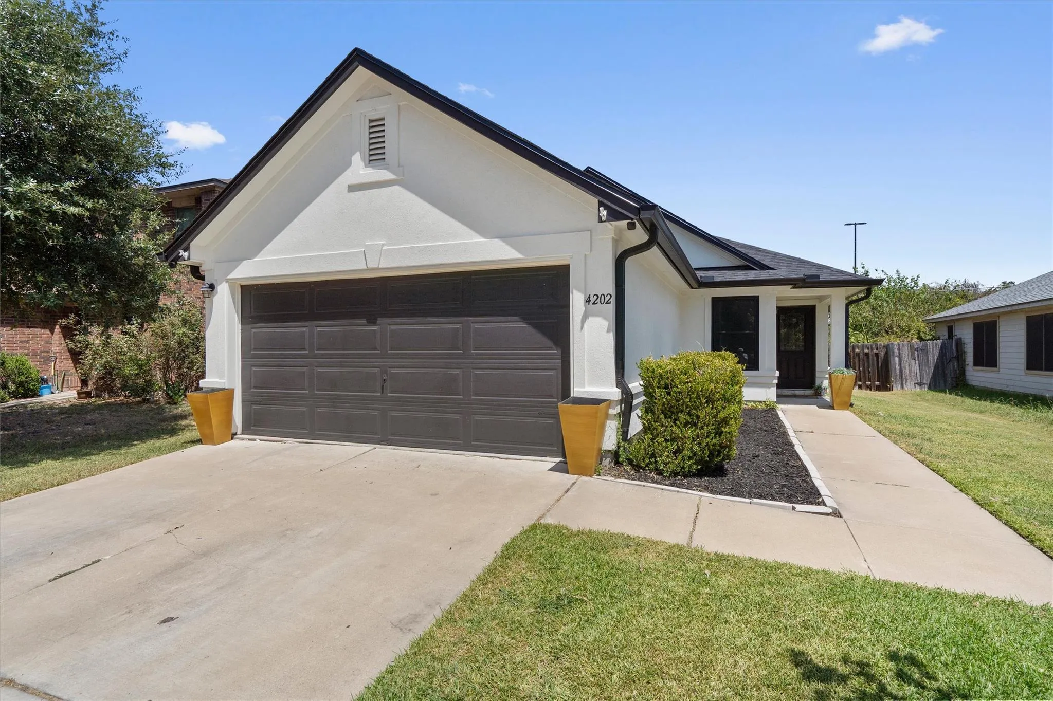 Photo 4 of 4202 KINGS CANYON DR