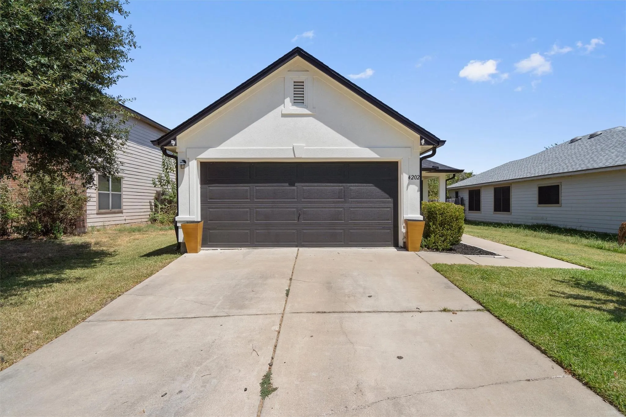 Photo 3 of 4202 KINGS CANYON DR