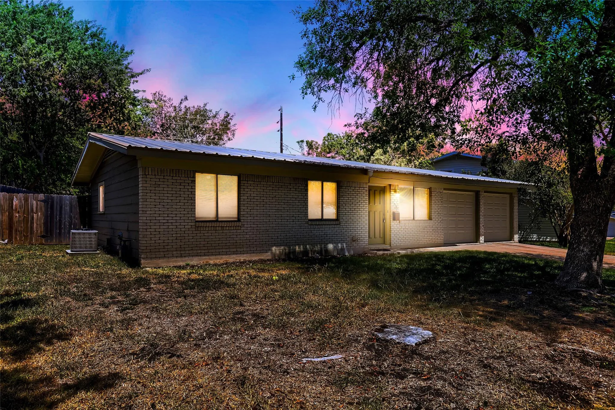 Photo 3 of 8518 BROOKFIELD DR