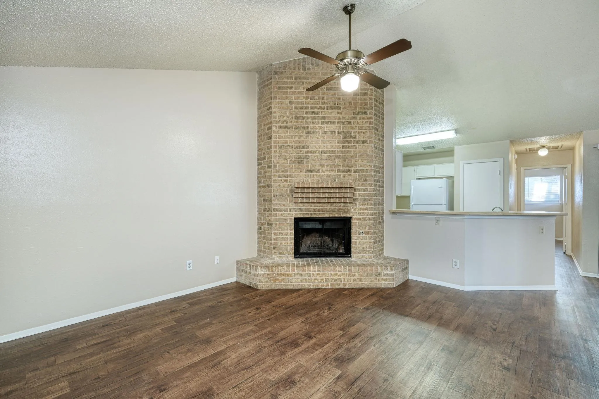 Photo 4 of 2511 HOWELLWOOD WAY