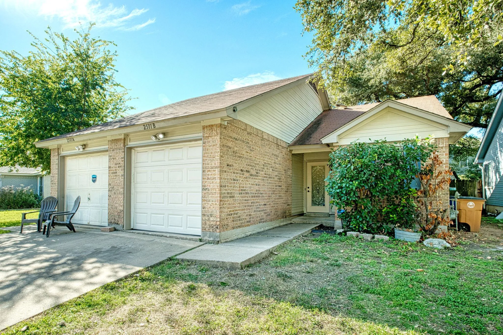 Photo 2 of 2511 HOWELLWOOD WAY