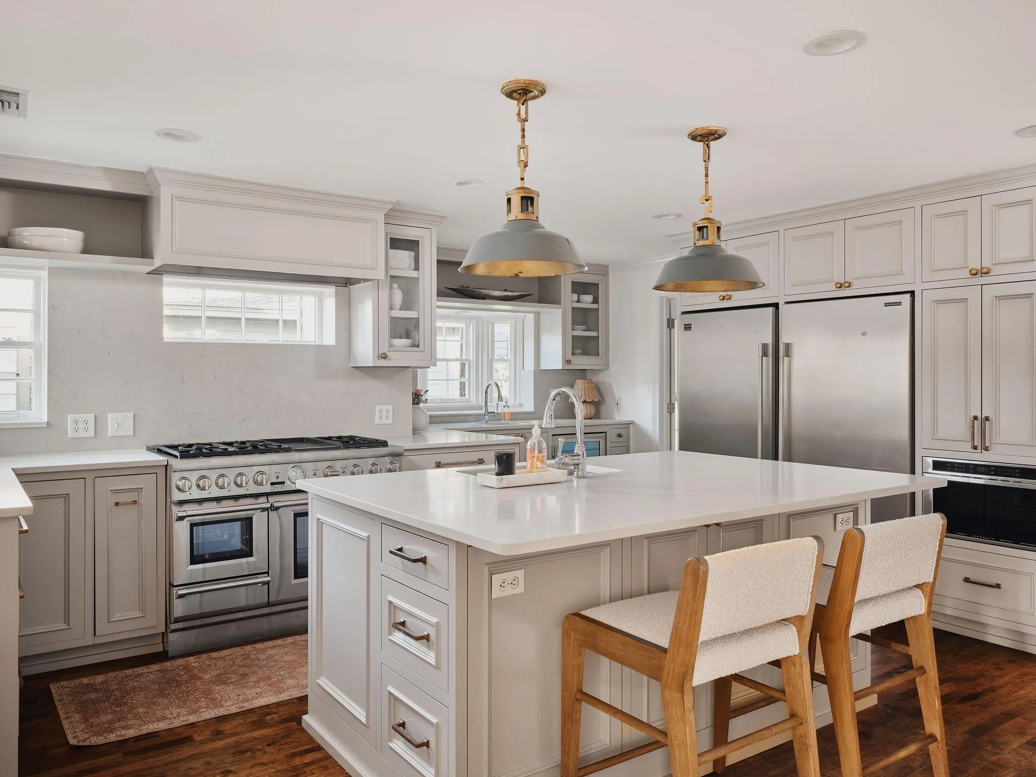 Photo 3 of 2412 JARRATT AVE
