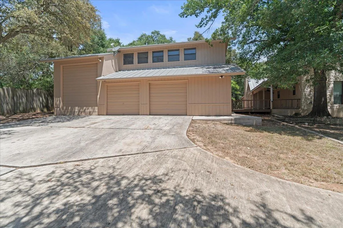 Photo 2 of 2500 ROLLING OAKS NONE