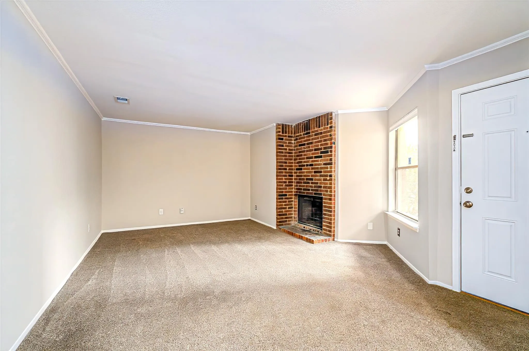 Photo 2 of 5608 COUGAR DR #118