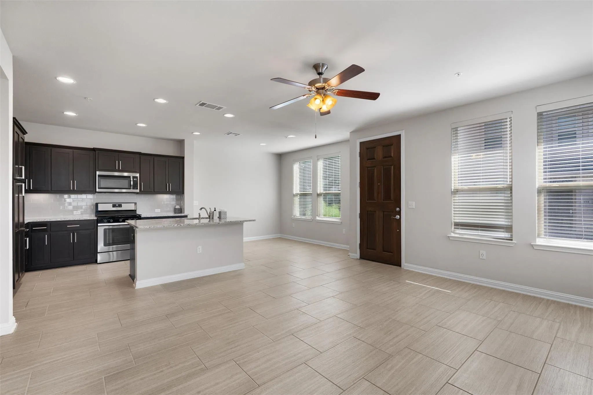 Photo 5 of 13800 E LYNDHURST ST #164
