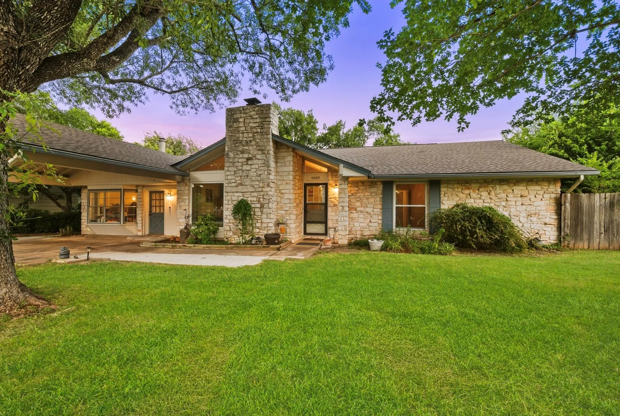 Photo of 9409 BRAEBURN GLN, Austin, TX, 78729
