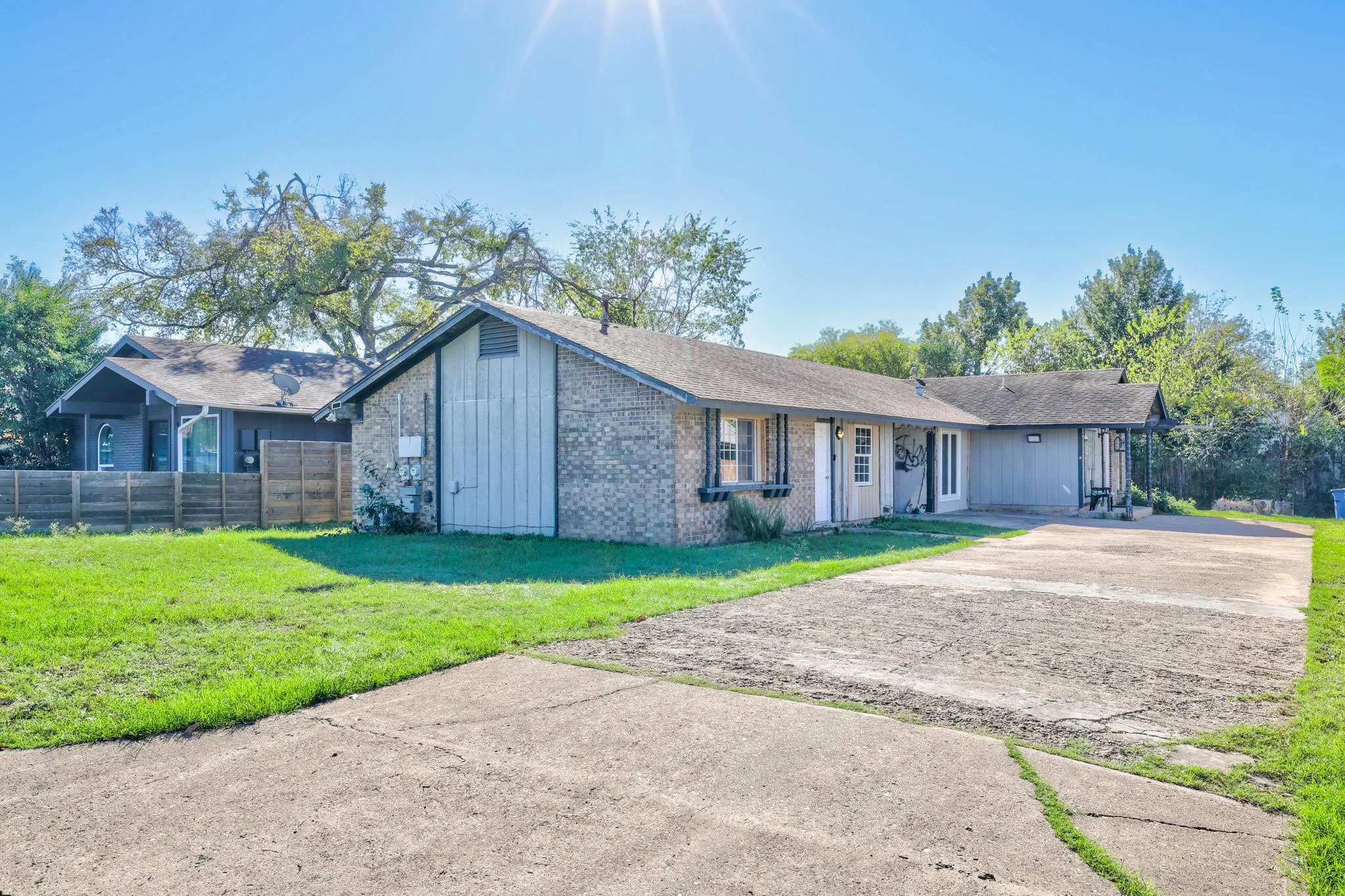 Photo of 205 LIVERPOOL DR, Austin, TX, 78745