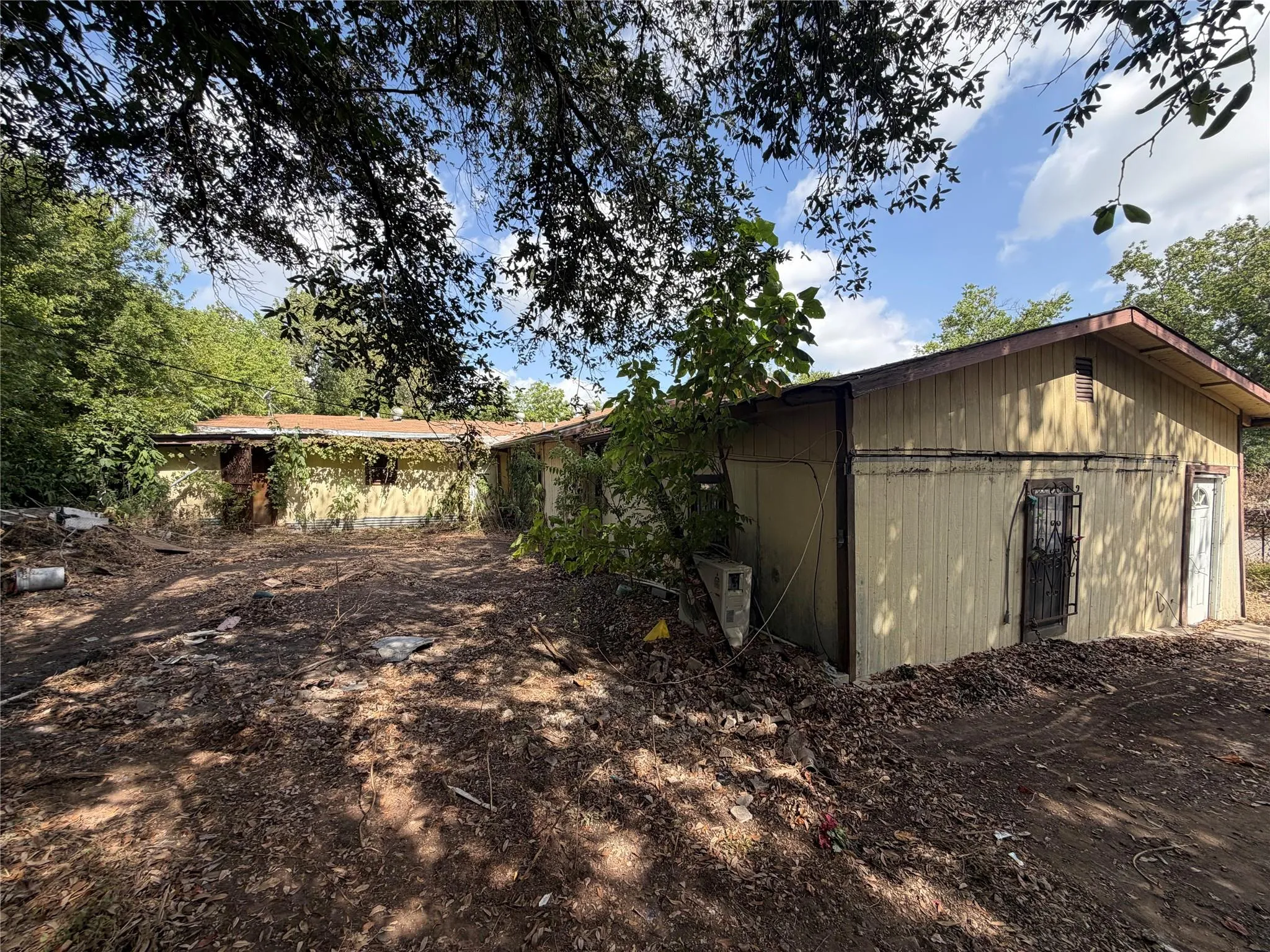 Photo 5 of 4909 EASTDALE DR