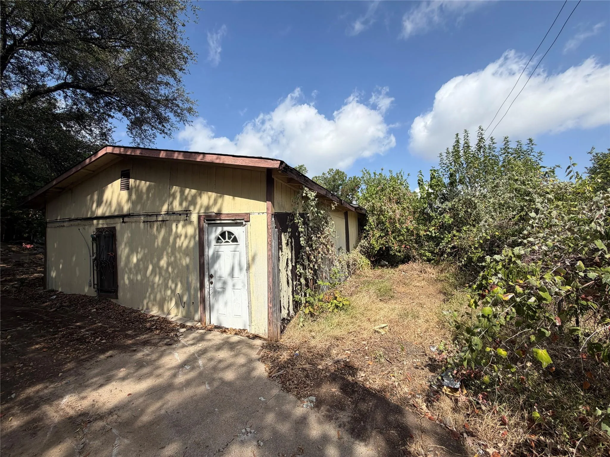 Photo 4 of 4909 EASTDALE DR