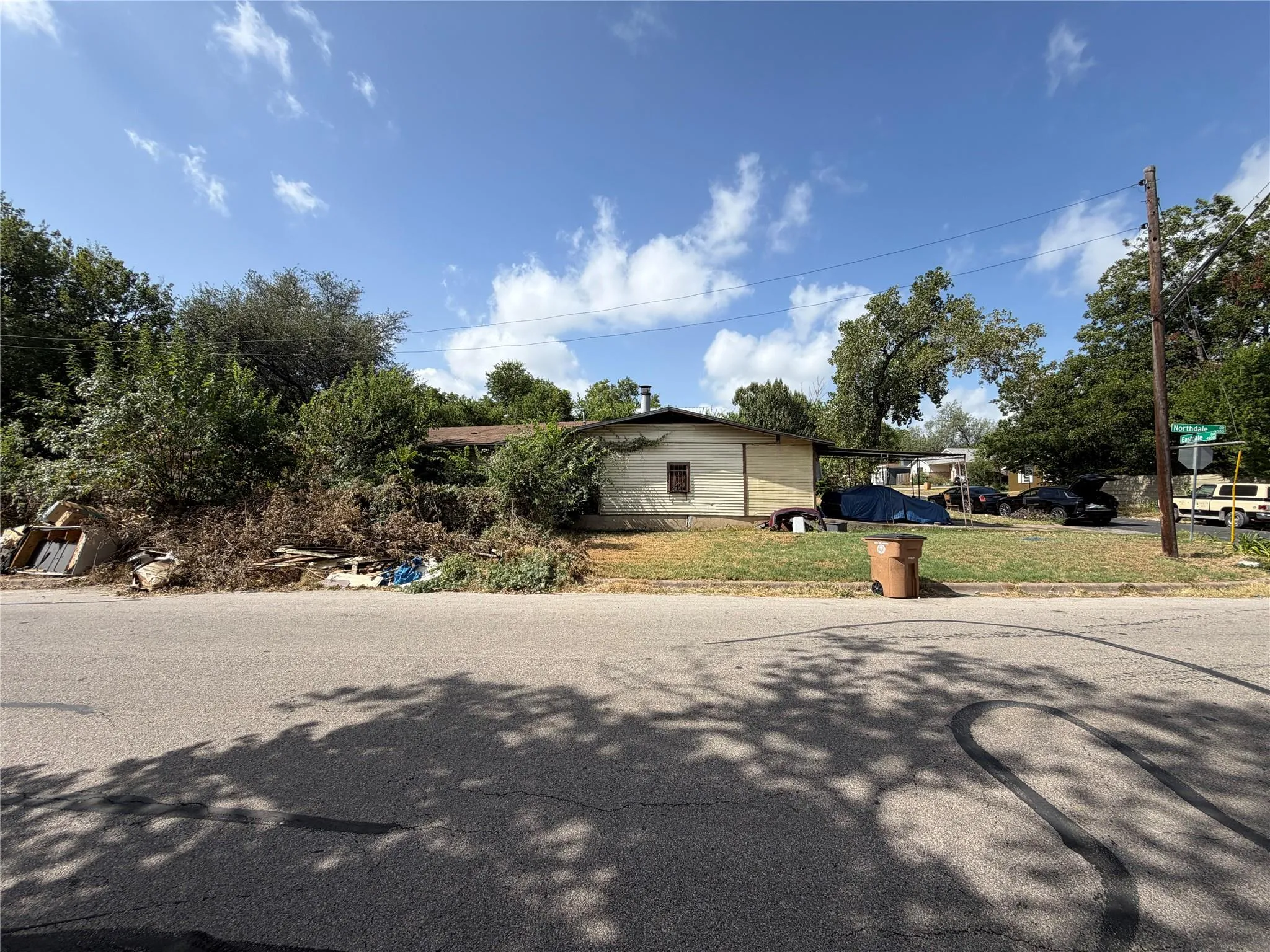 Photo 3 of 4909 EASTDALE DR