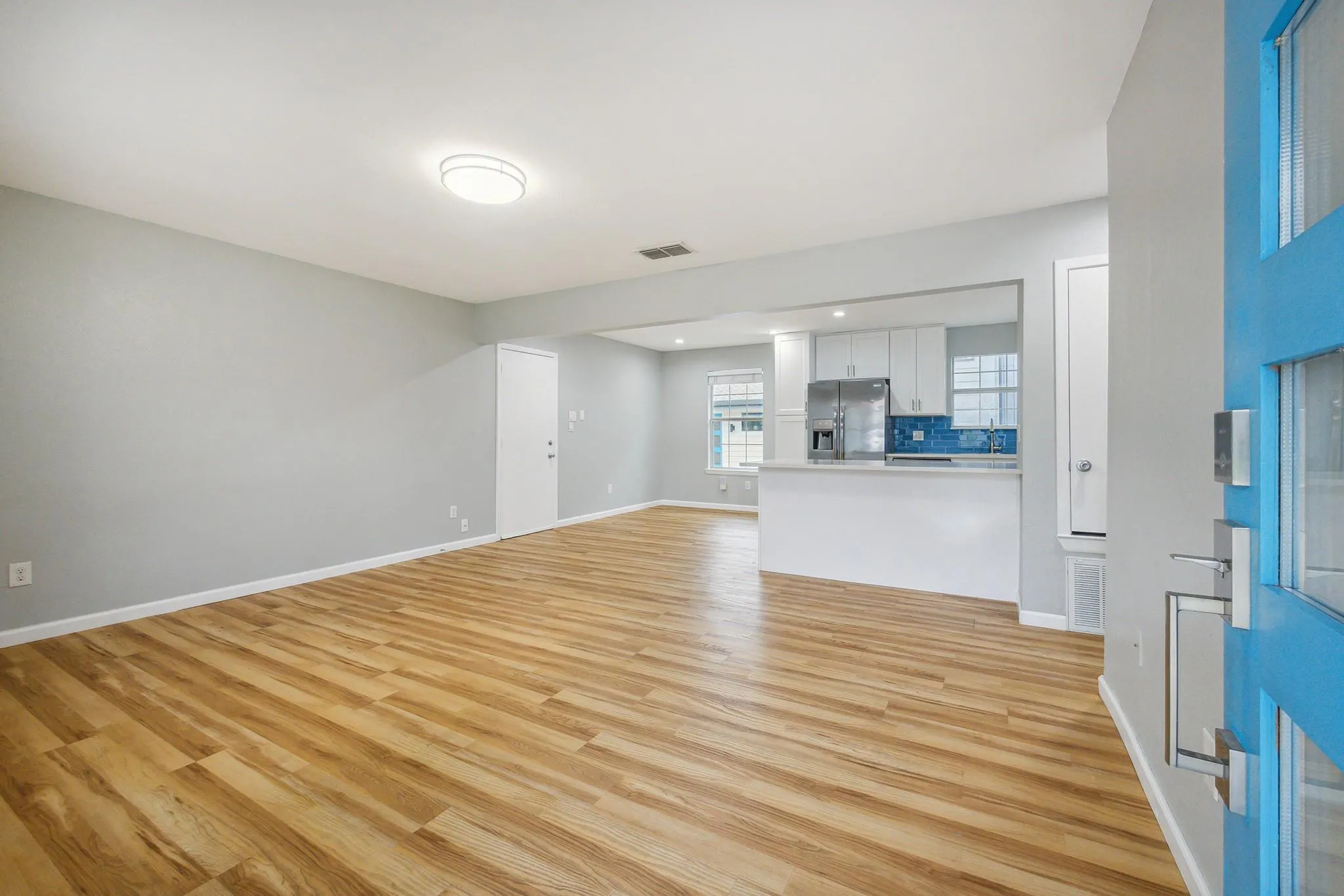 Photo 3 of 1111 LAWSON LN