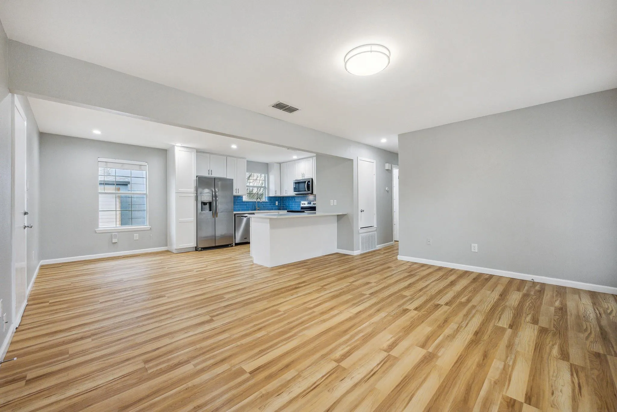 Photo 4 of 1111 LAWSON LN