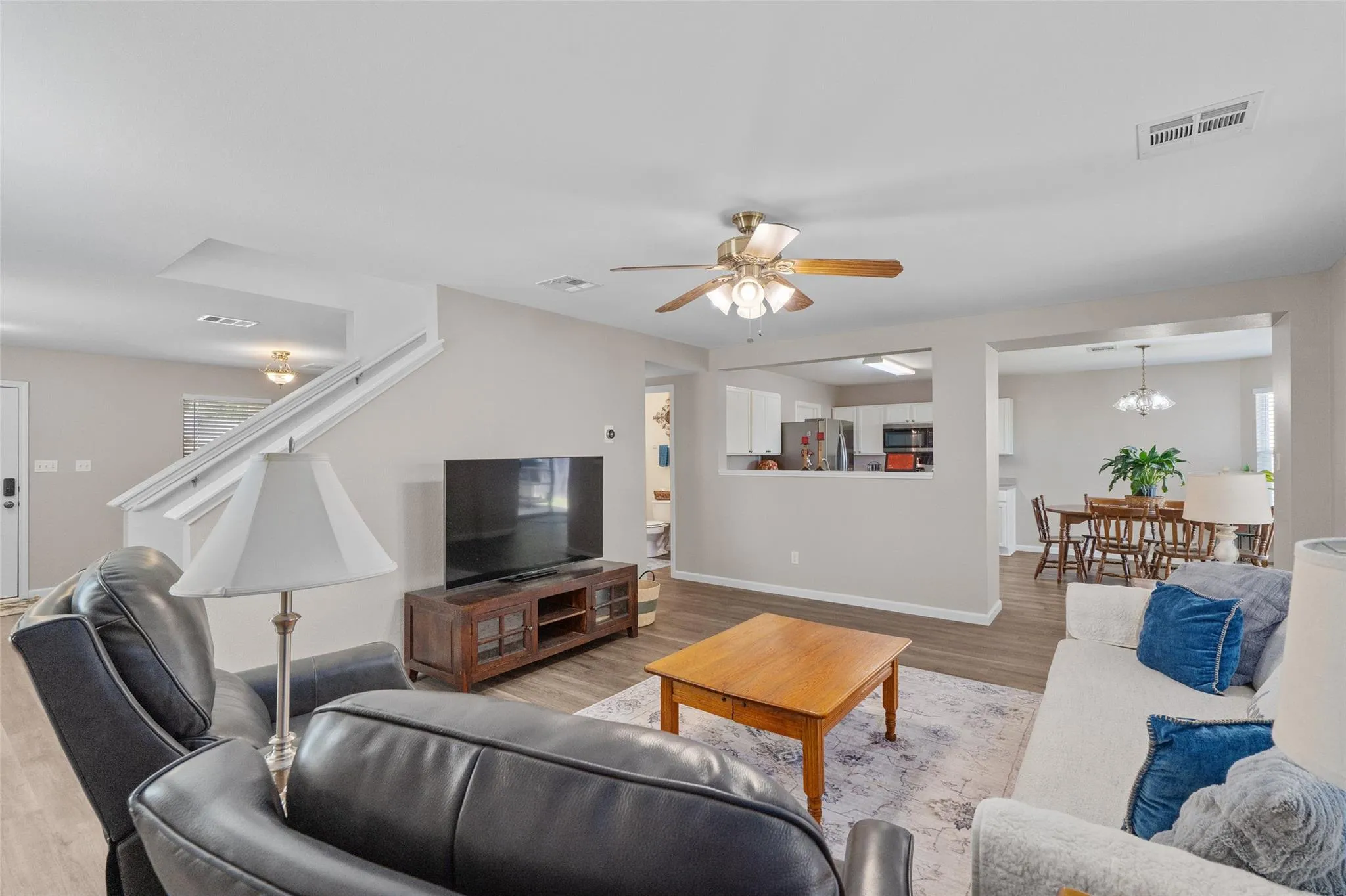 Photo 5 of 4010 KINGS CANYON DR