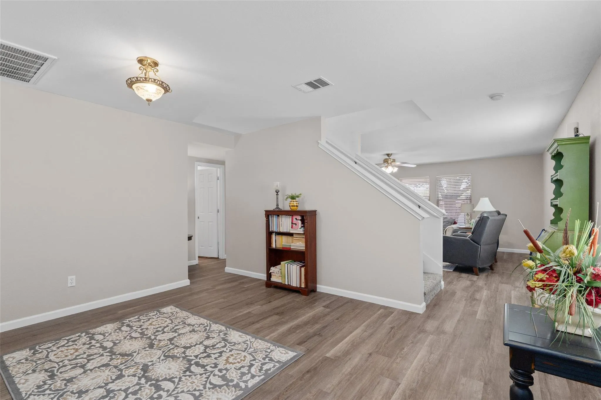 Photo 4 of 4010 KINGS CANYON DR