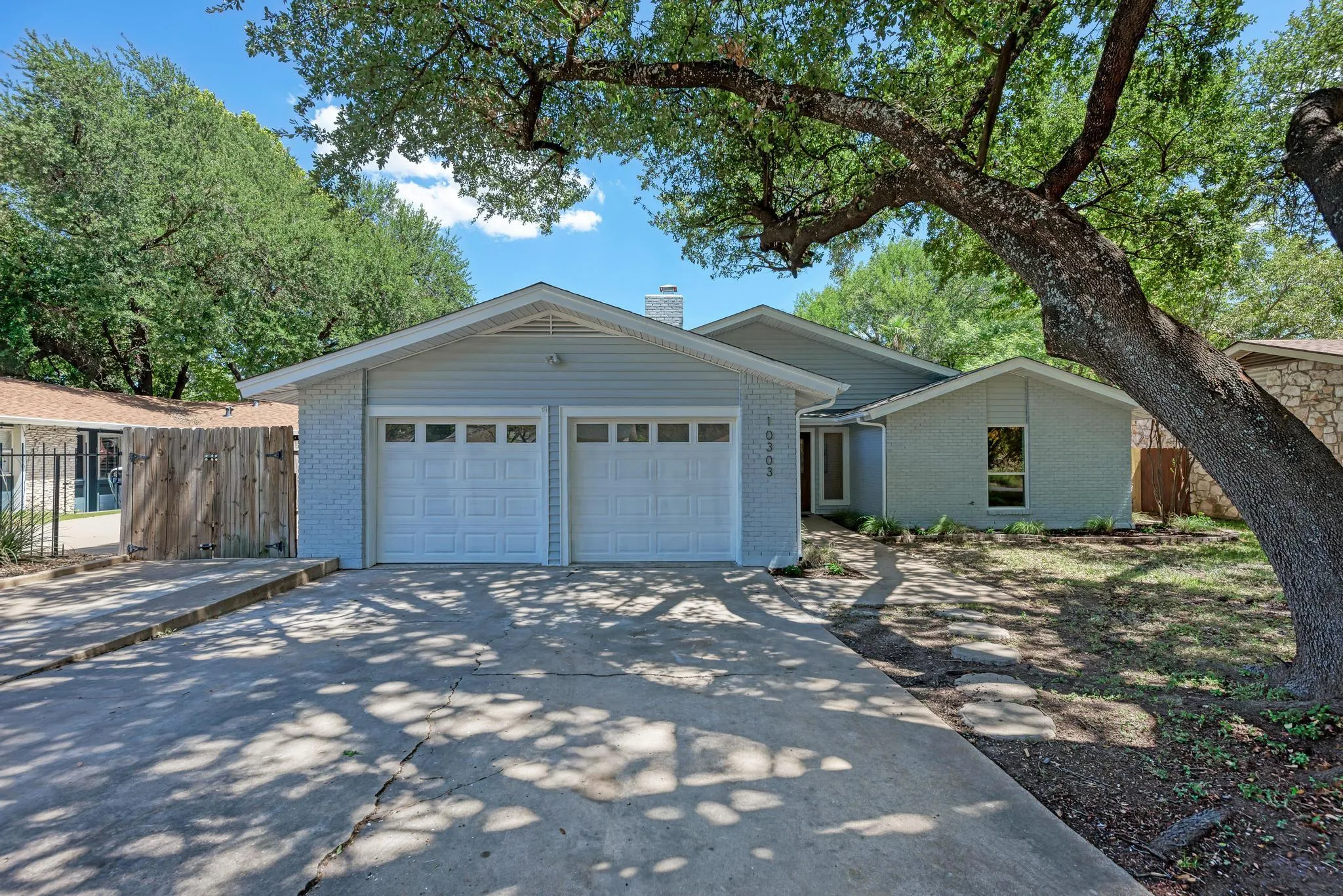 Photo of 10303 LEANING WILLOW DR, Austin, TX, 78758