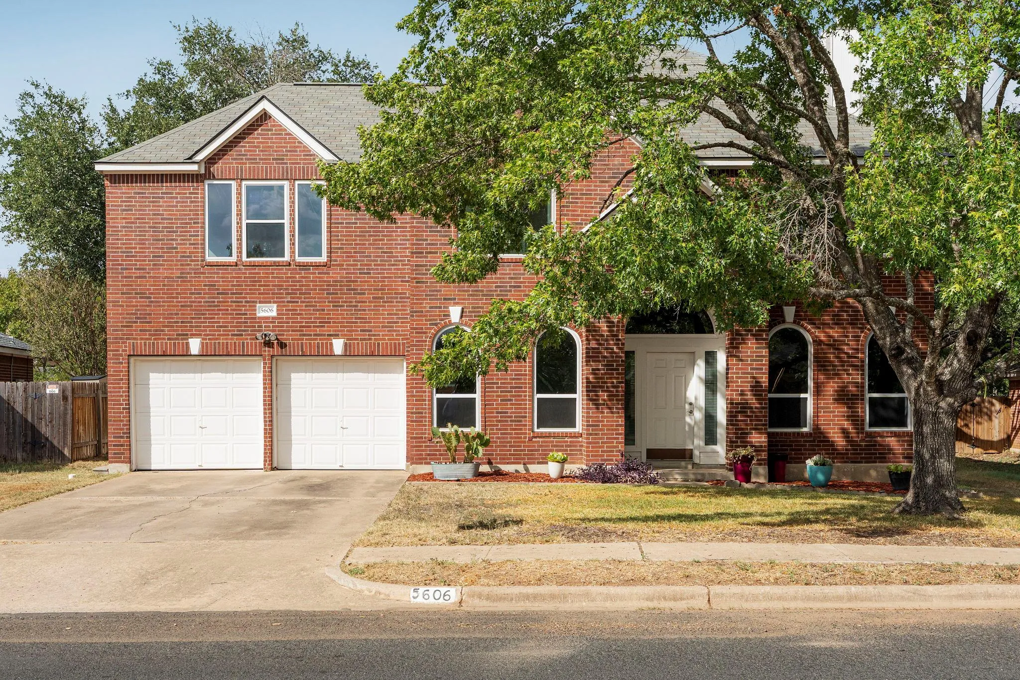 Photo 2 of 5606 KAYVIEW DR