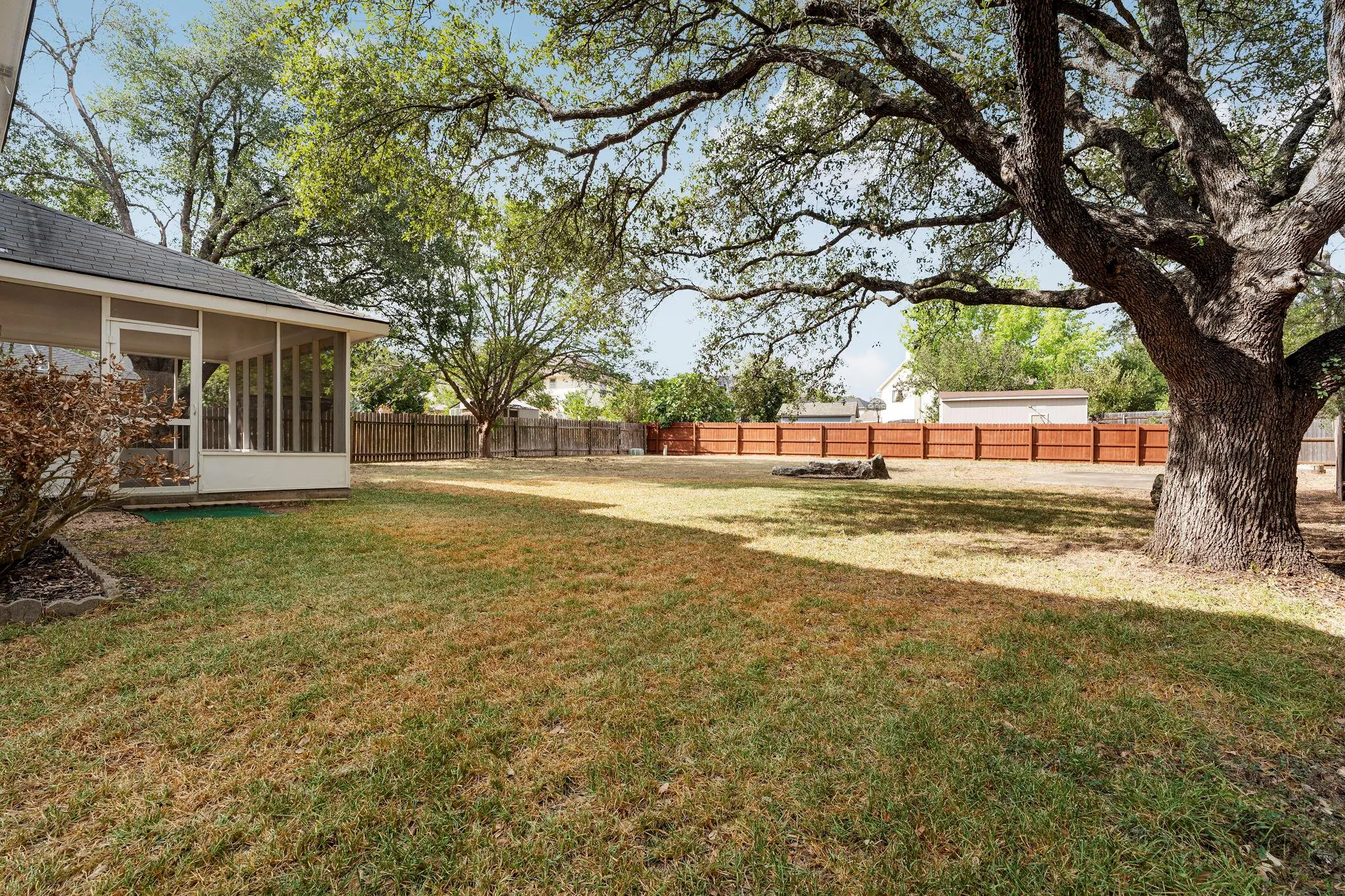 Photo 3 of 5606 KAYVIEW DR