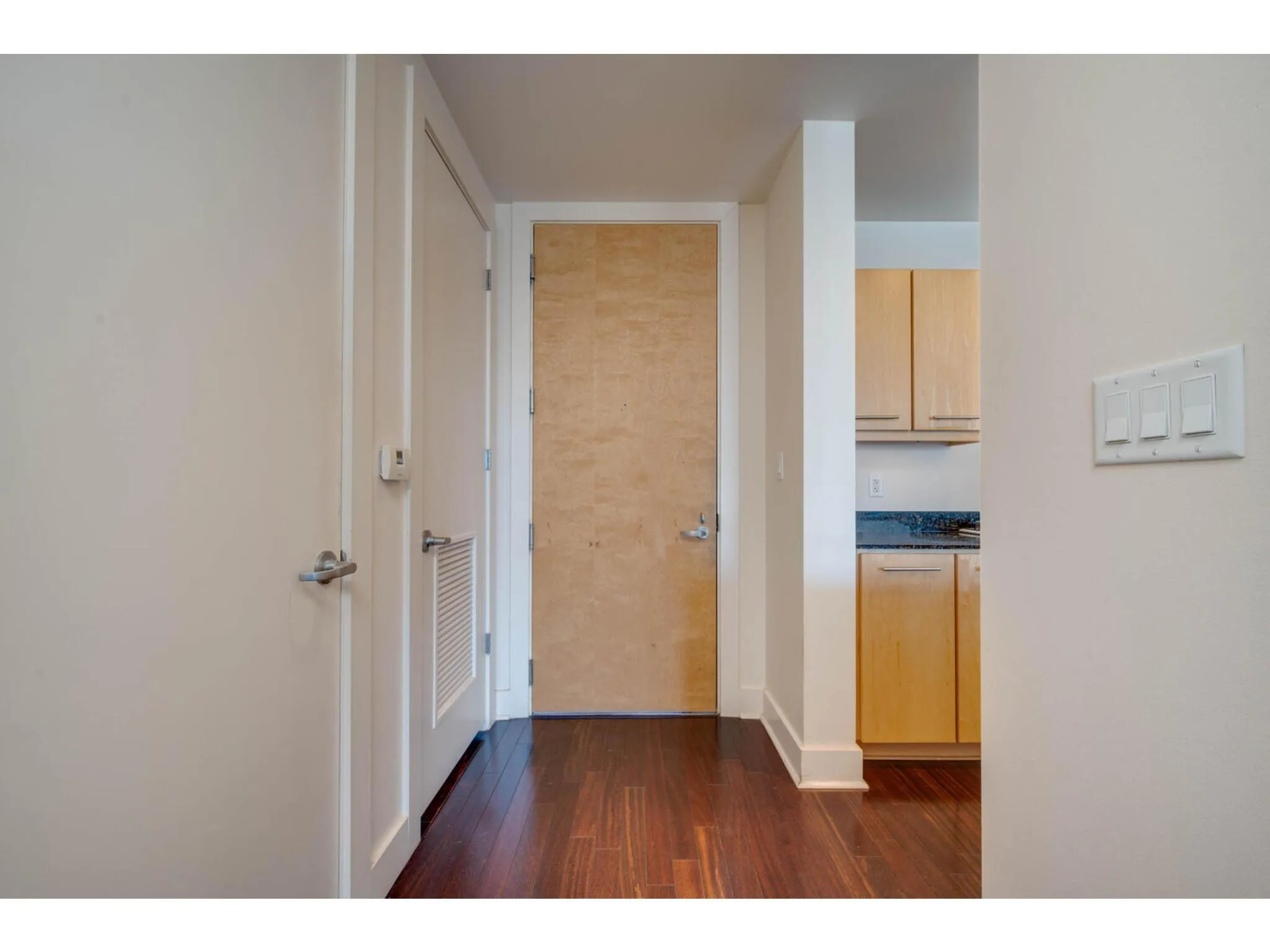 Photo 2 of 210 LEE BARTON DR #411