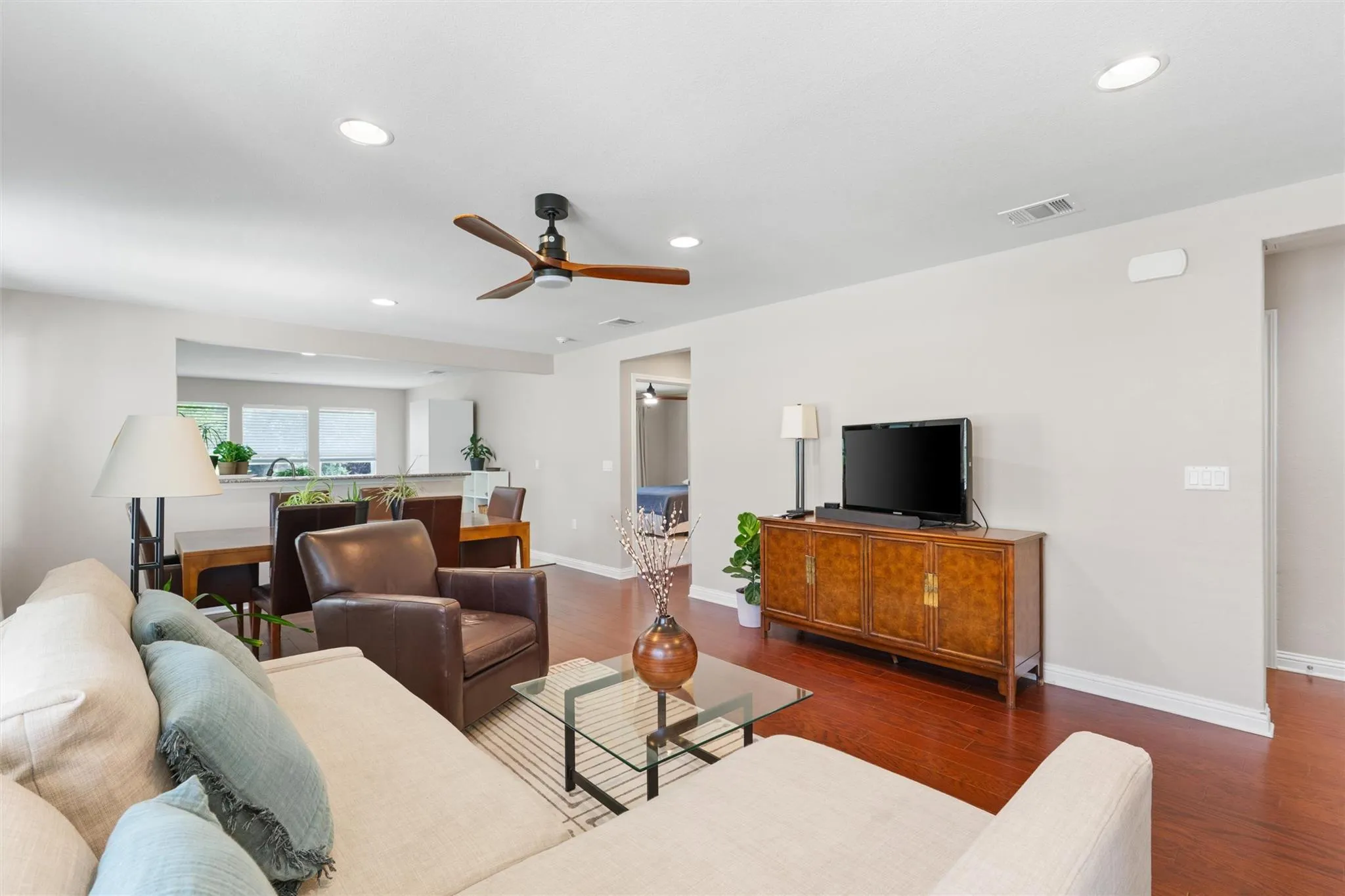 Photo 5 of 323 SALADO CREEK LN