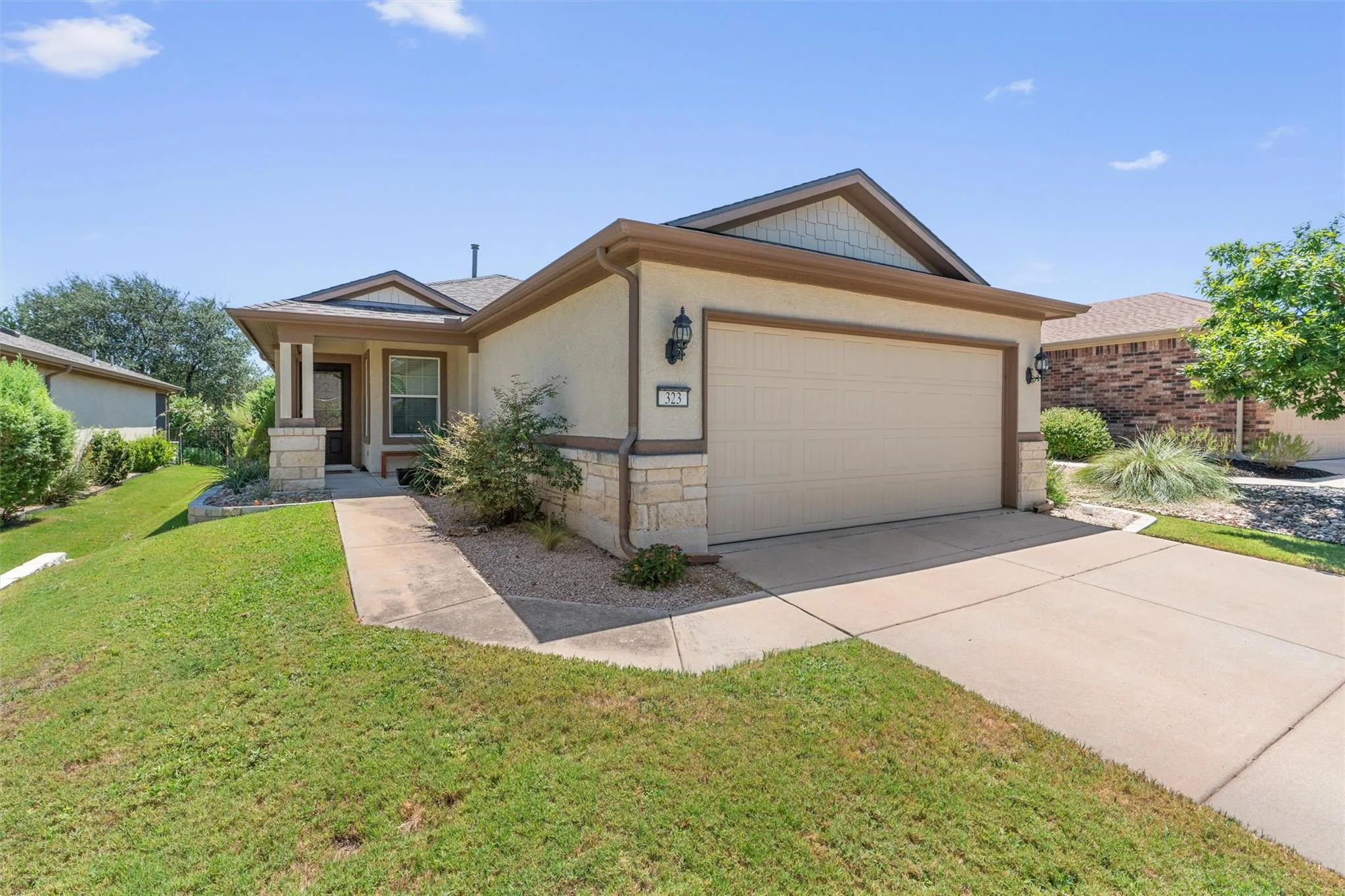 Photo 3 of 323 SALADO CREEK LN
