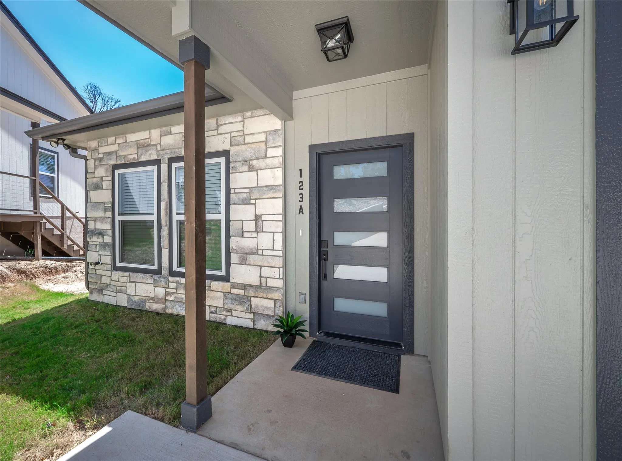 Photo 3 of 123 S KANAIO DR #A & B