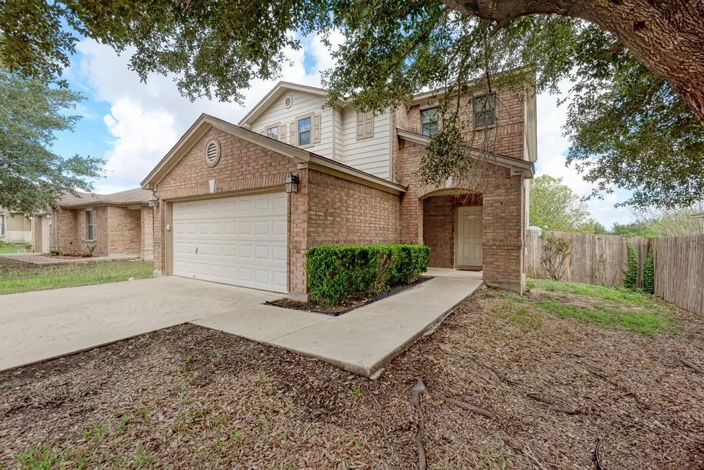 Photo of 530 SHEEP TRAIL DR, Kyle, TX, 78640