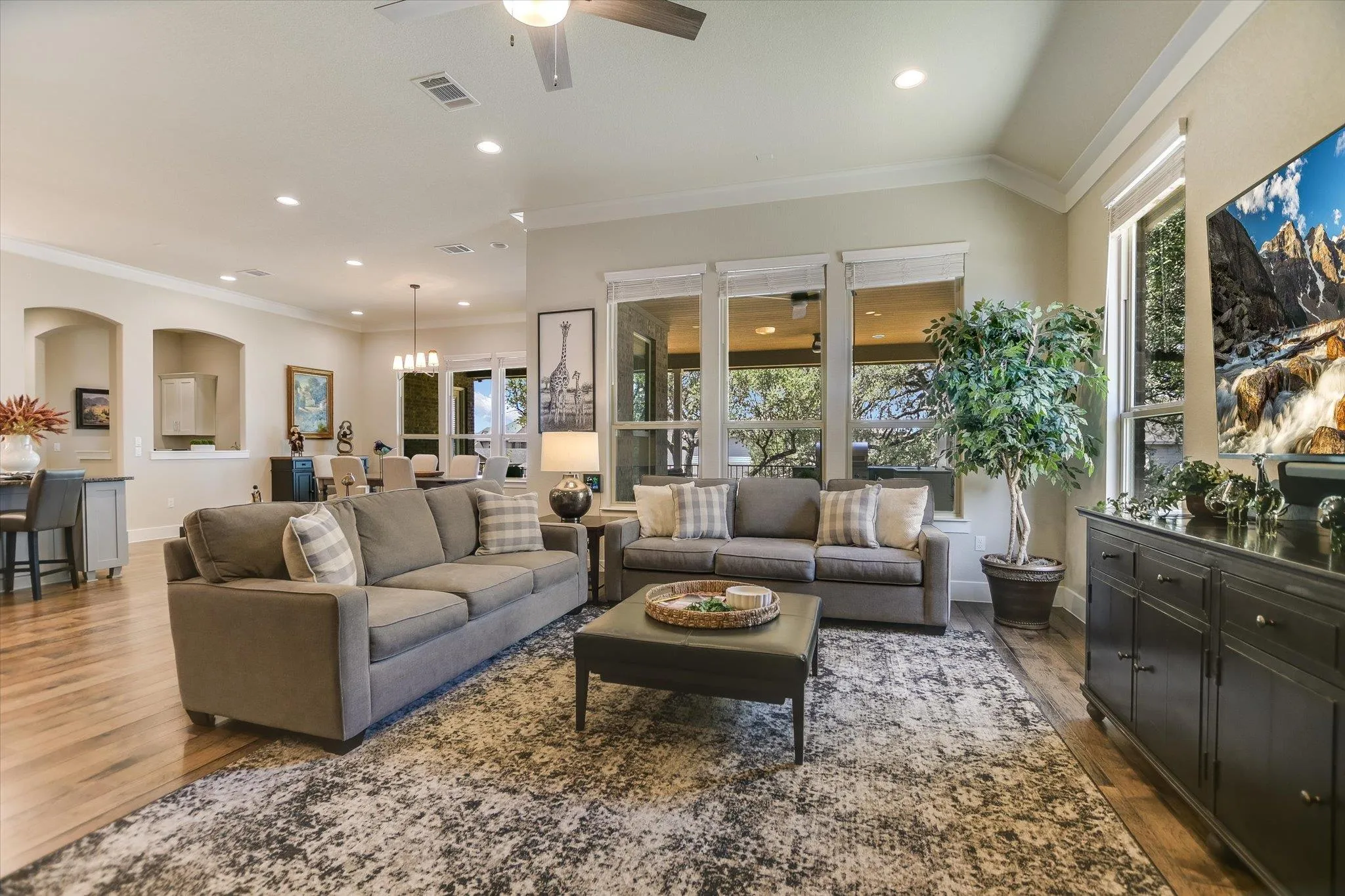 Photo 4 of 16308 CHESTER HEIGHTS TRL