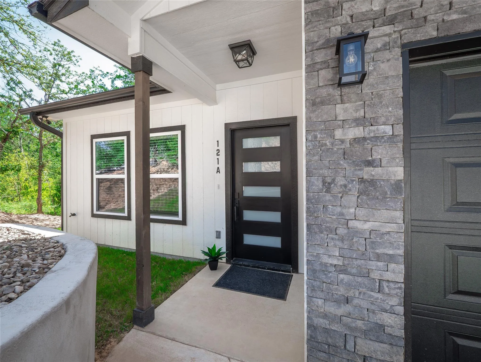 Photo 3 of 121 S KANAIO DR #A & B