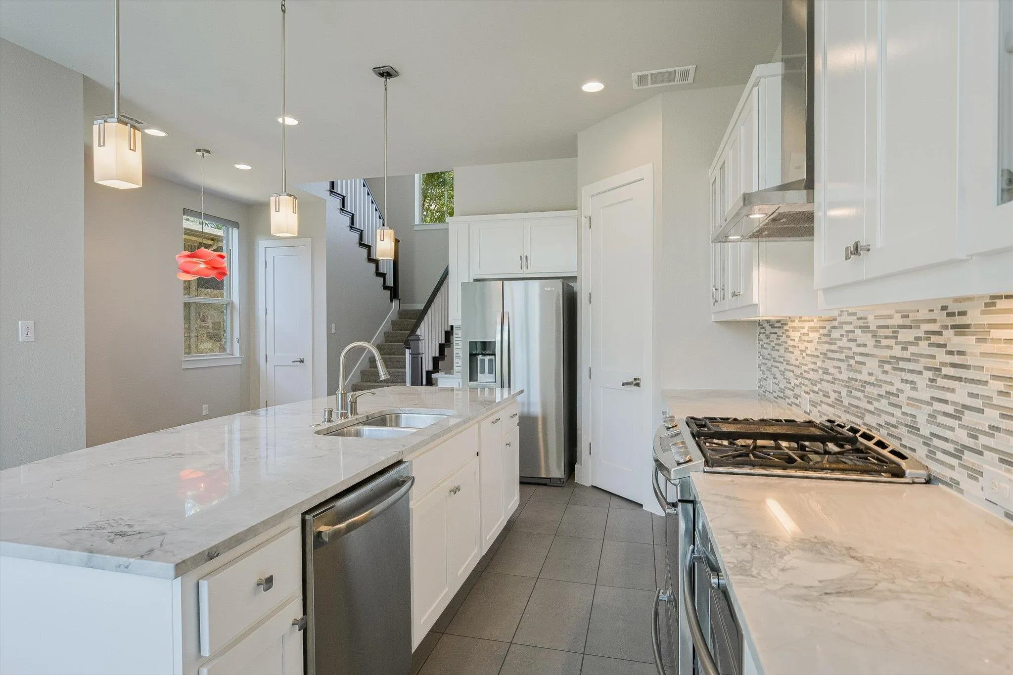 Photo 3 of 613 E BAYLEE LOVE LN