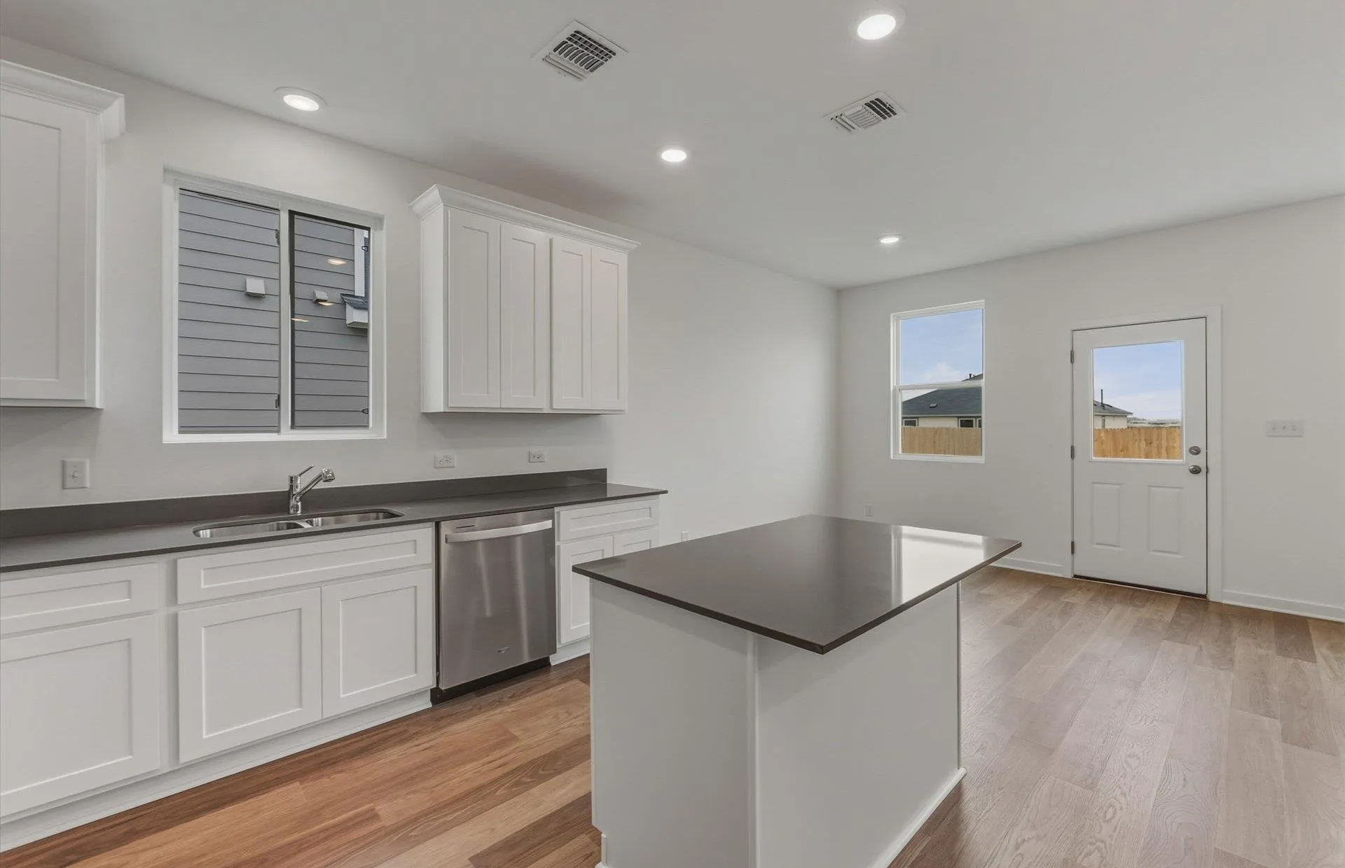 Photo 5 of 820 CARDENAS ST