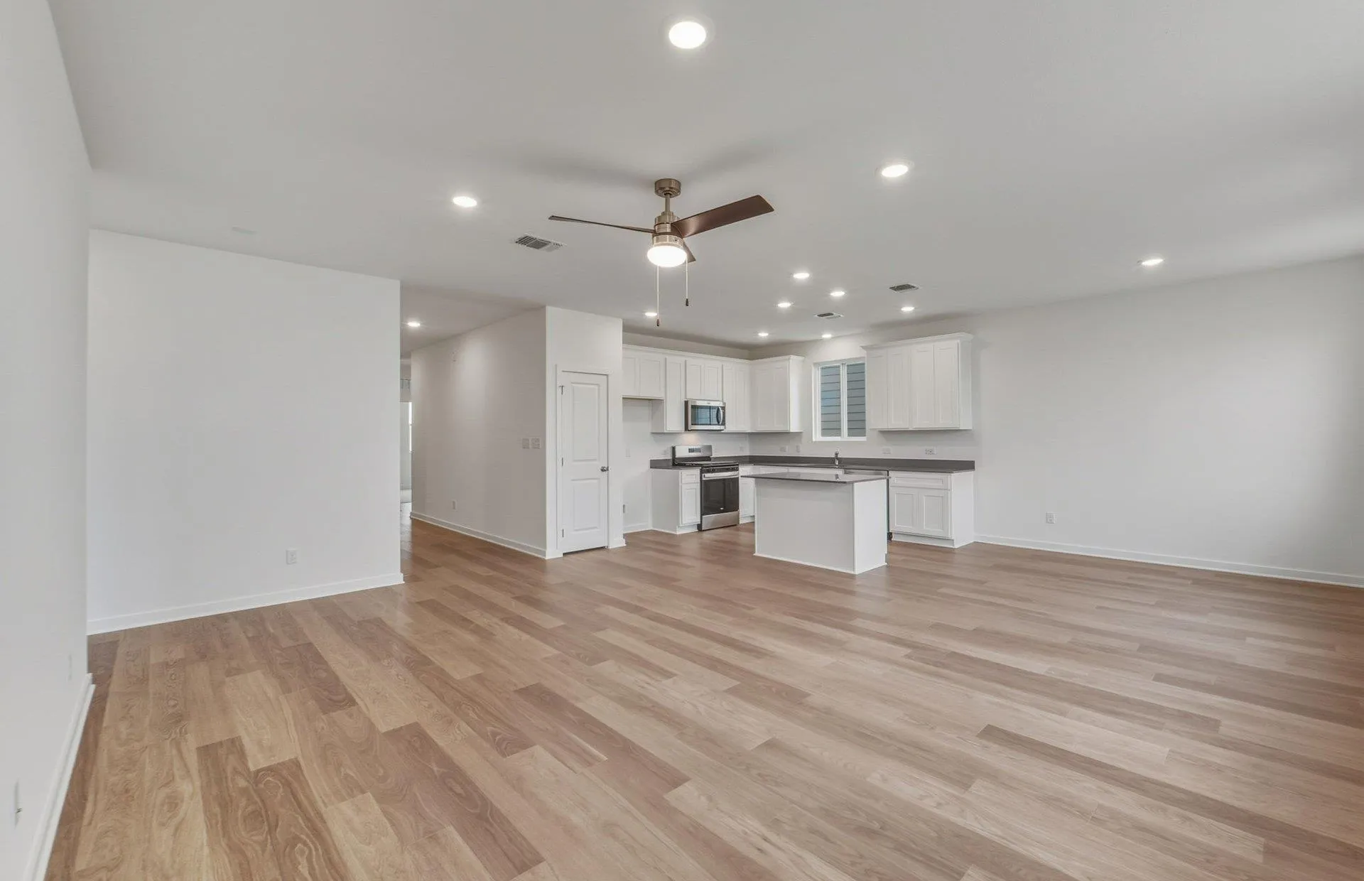 Photo 5 of 820 CARDENAS ST