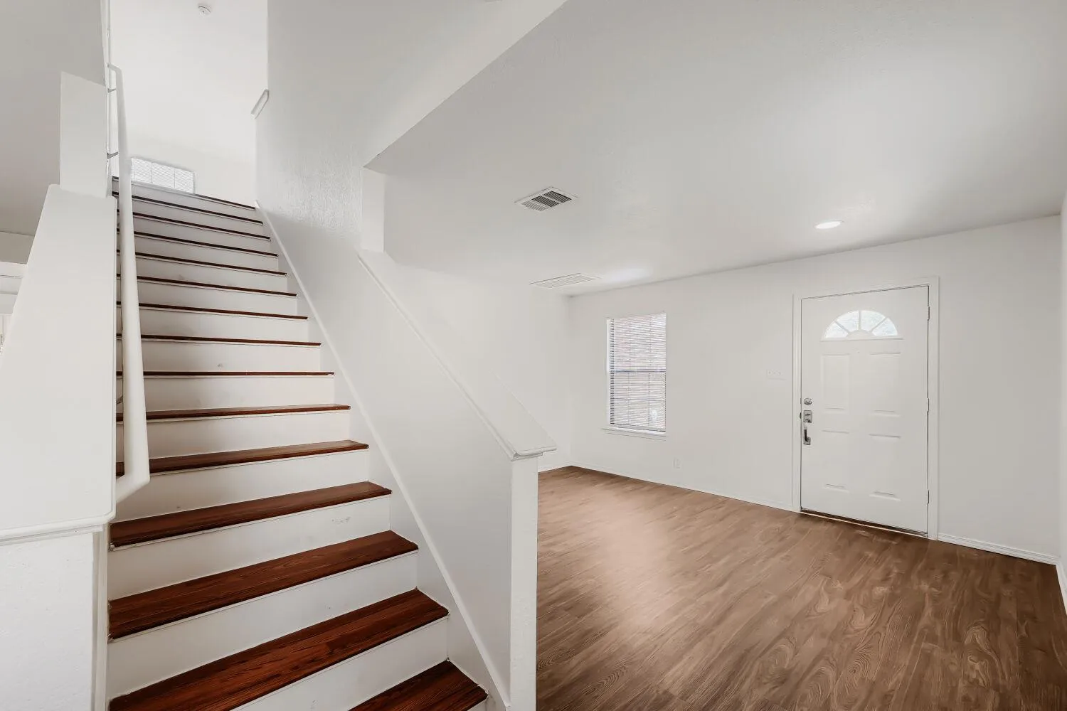 Photo 5 of 216 CAPISTRANO DR