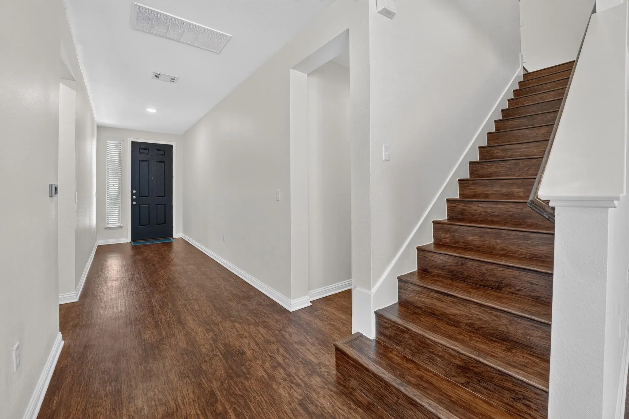 Photo 5 of 8013 TURNBERRY LN