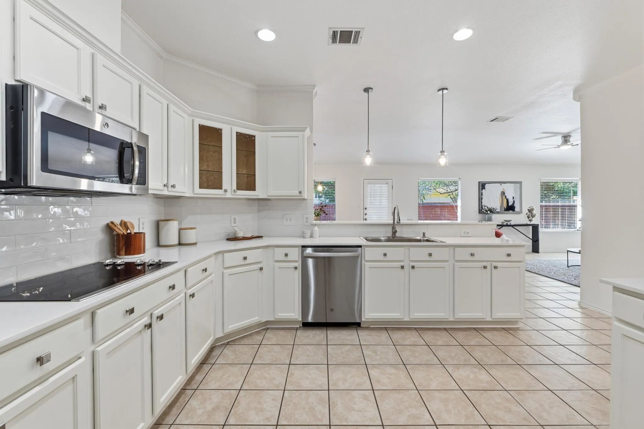 Photo 5 of 2502 VERNELL WAY