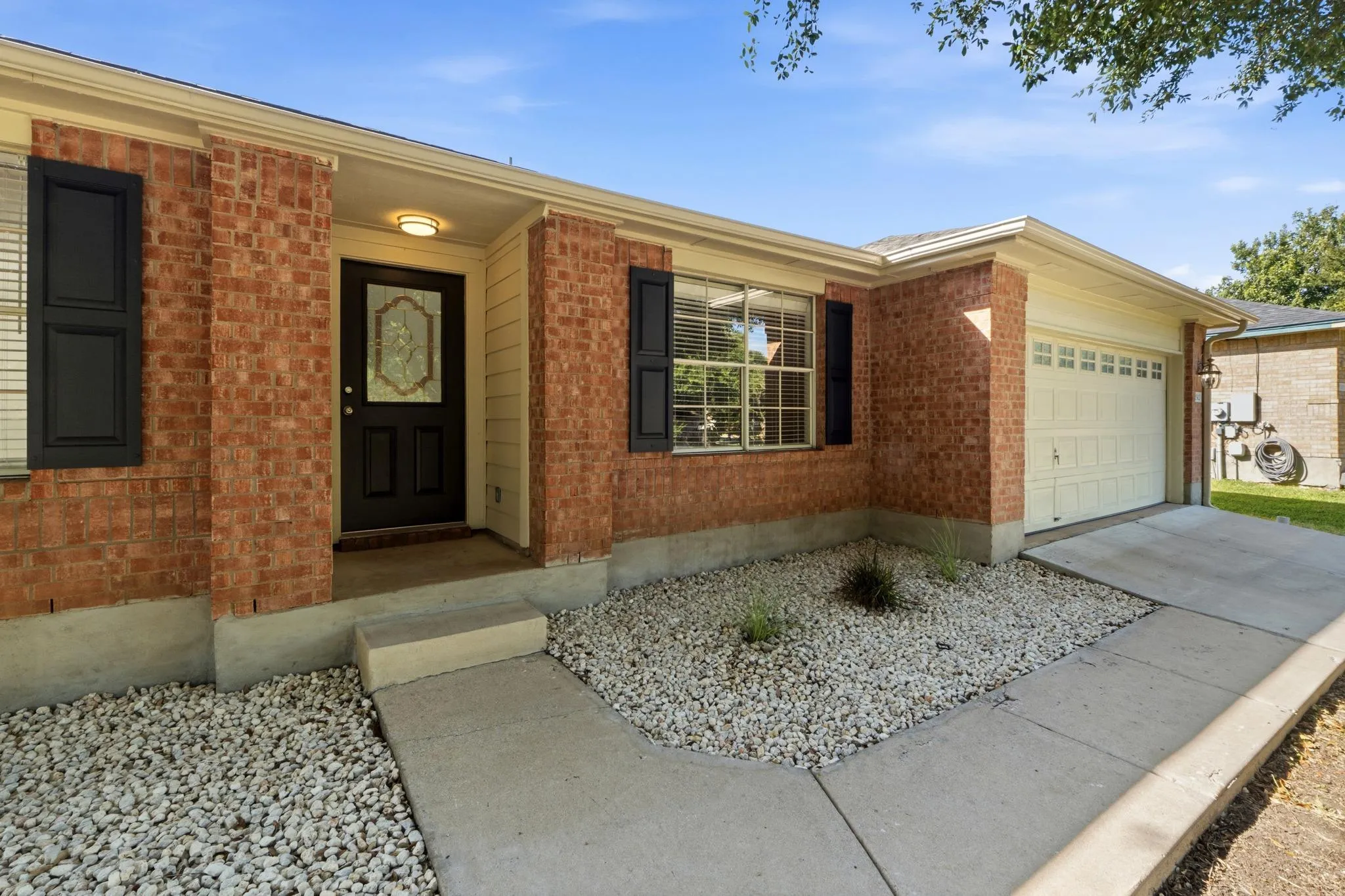 Photo 2 of 2502 VERNELL WAY