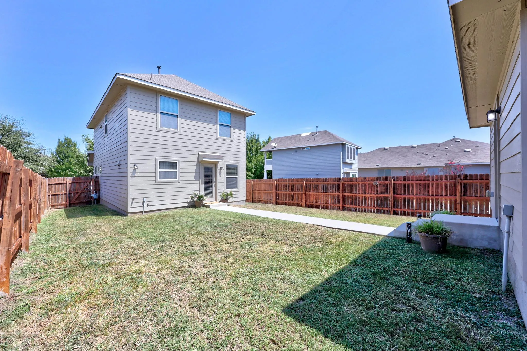 Photo 4 of 444 S BROOK DR
