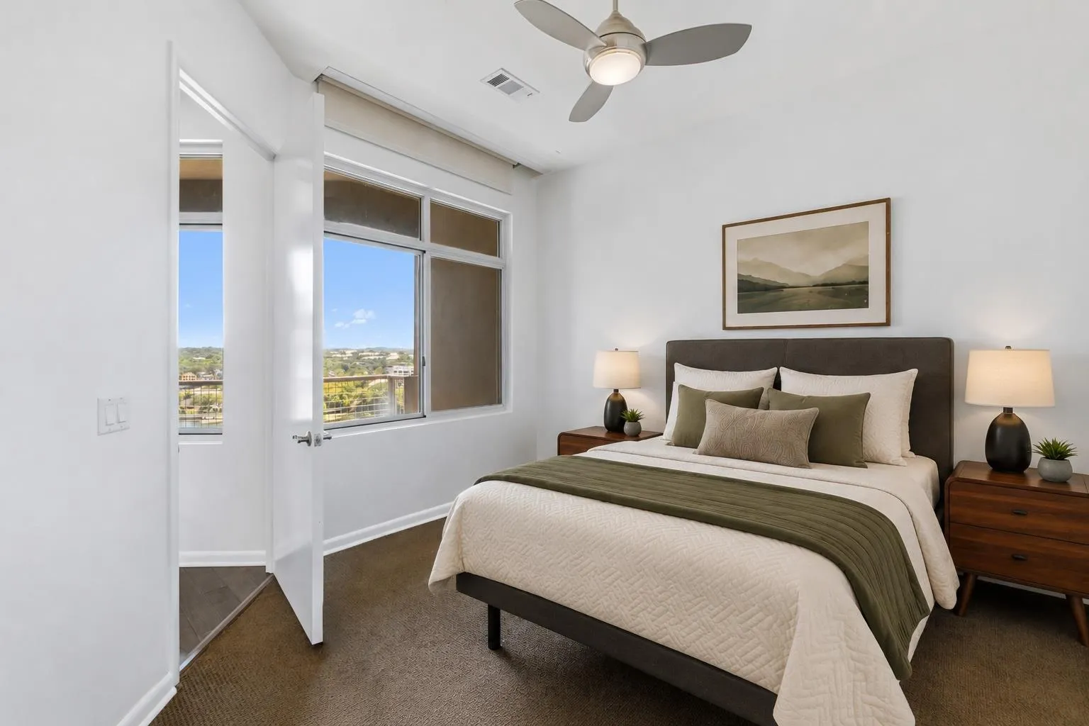 Photo 5 of 54 RAINEY ST #PH20