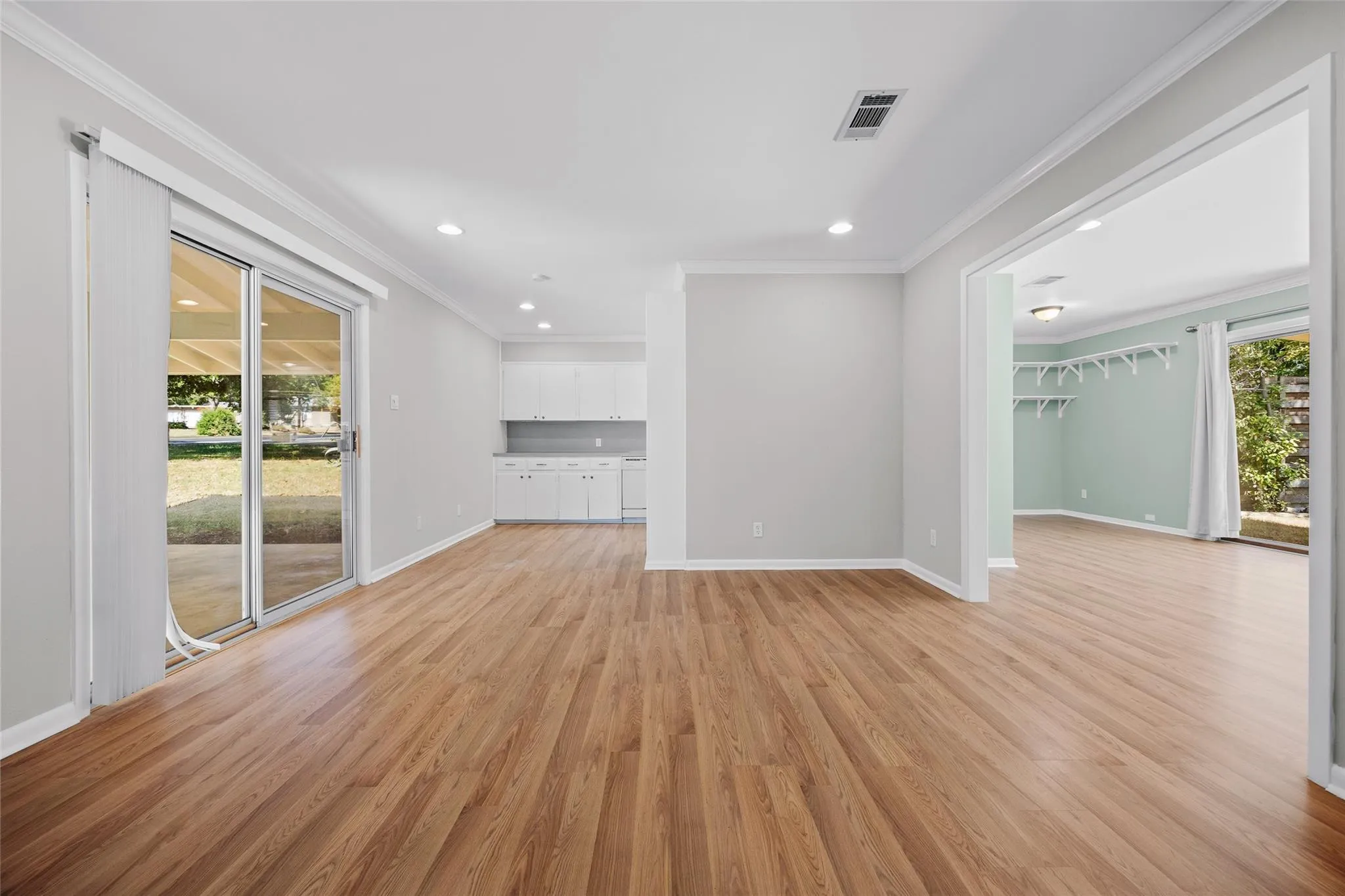 Photo 4 of 1404 BRIARCLIFF BLVD