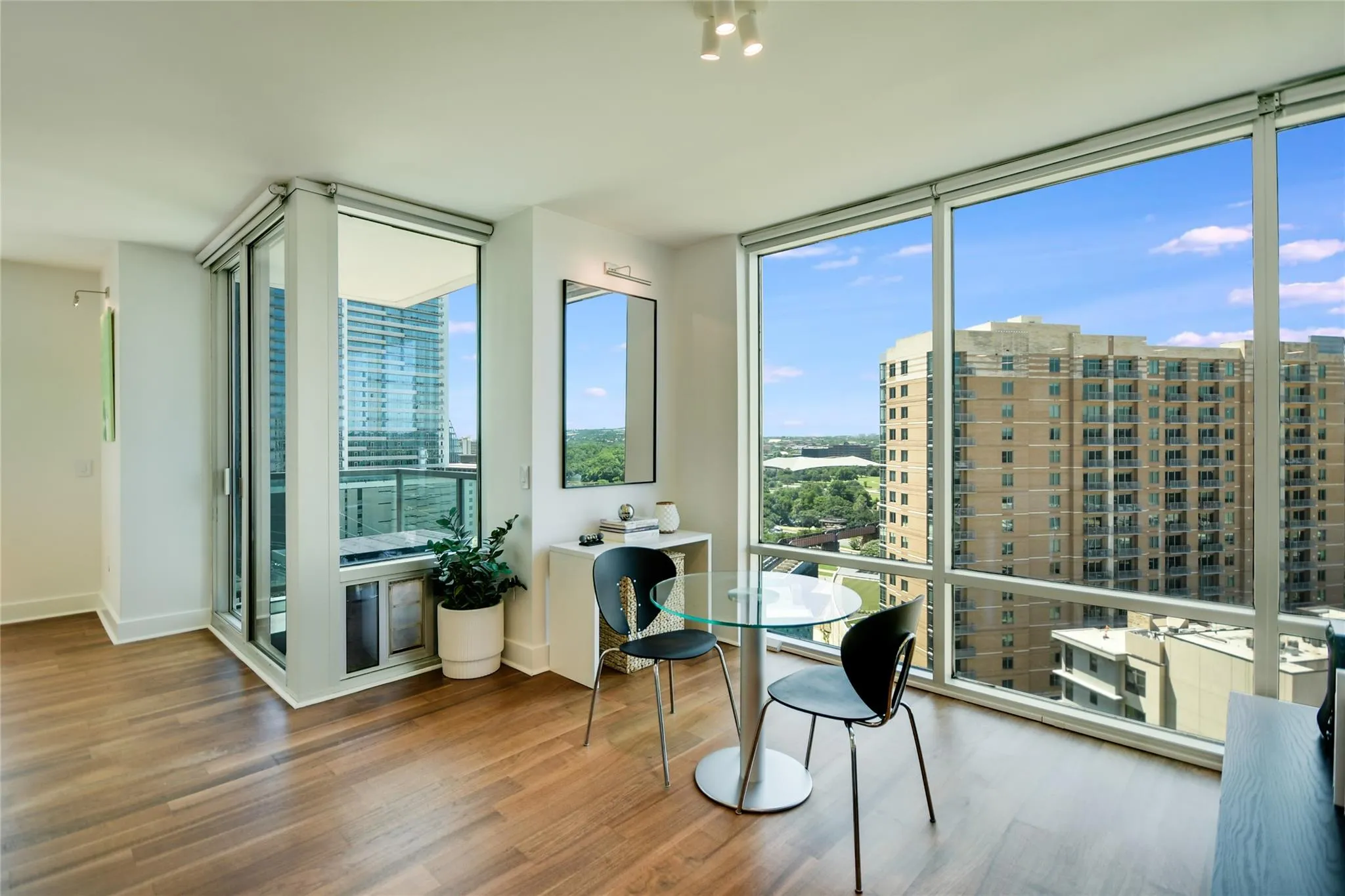 Photo 3 of 300 BOWIE ST #1403