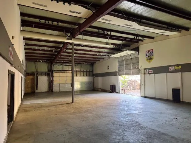 Photo 5 of 8231 BURNET RD
