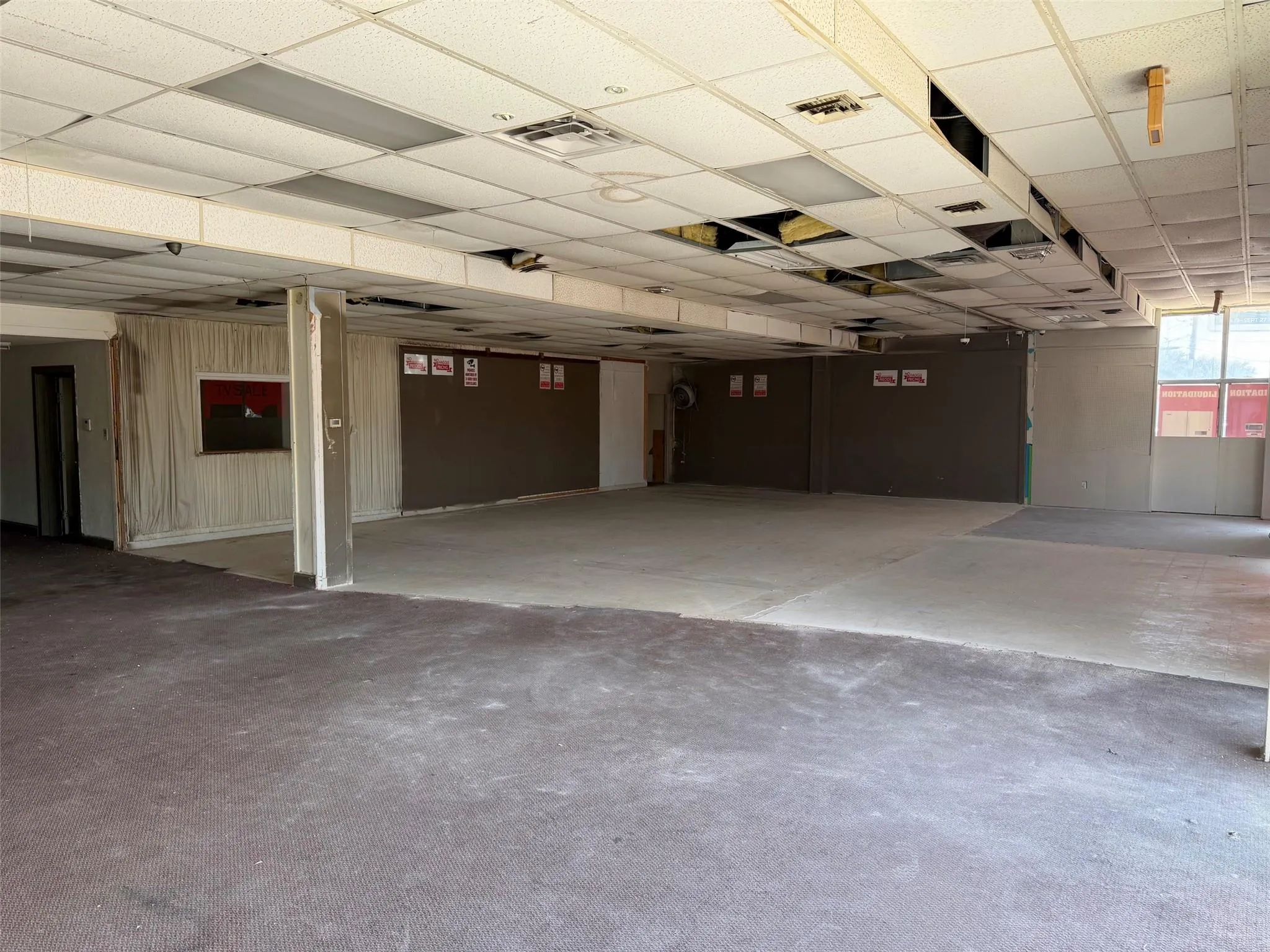 Photo 3 of 8231 BURNET RD