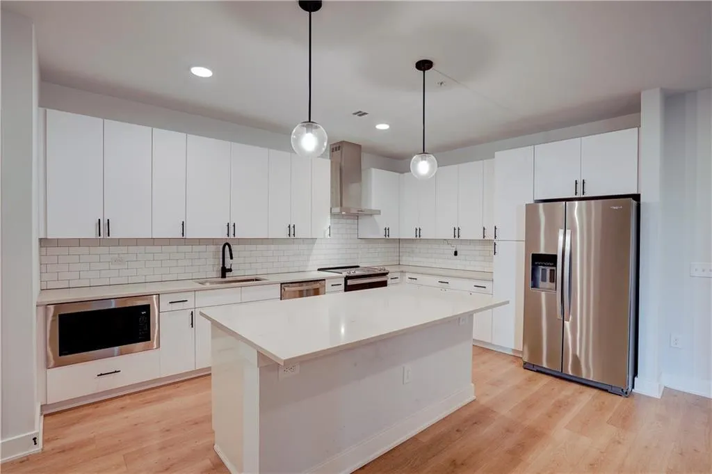 Photo 4 of 3101 GOVALLE AVE #113