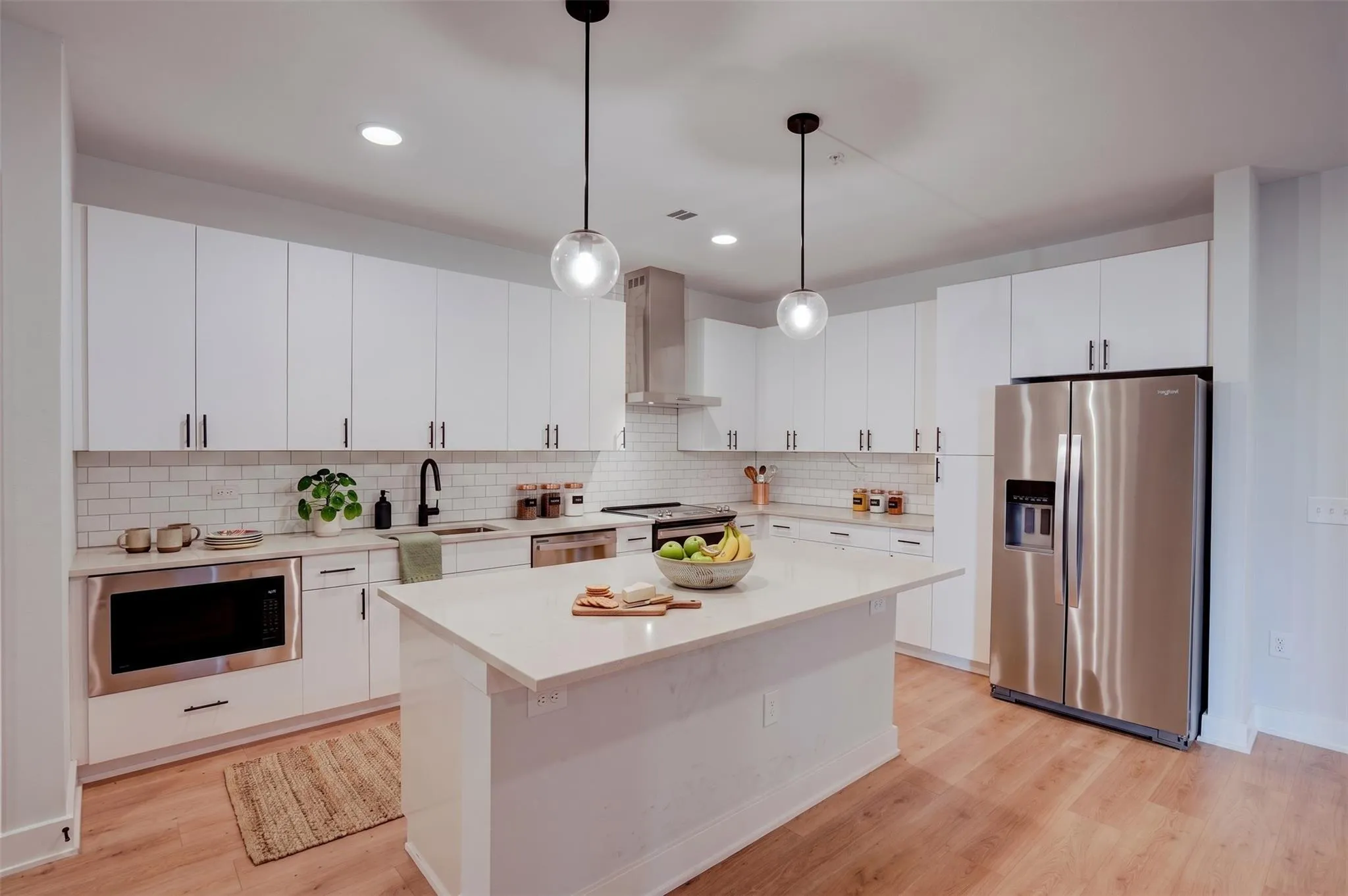 Photo 3 of 3101 GOVALLE AVE #113