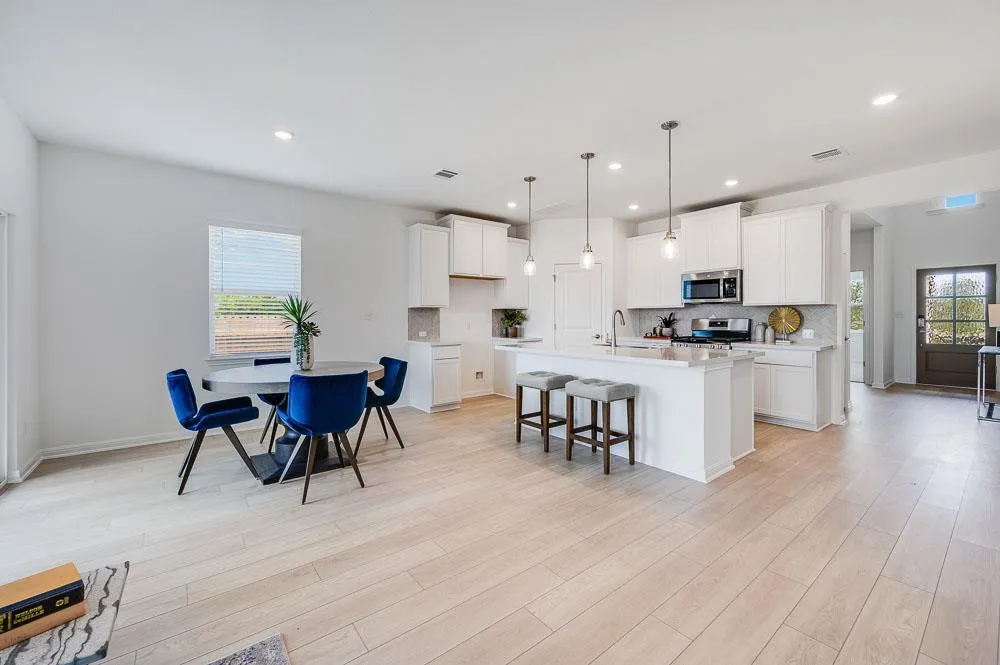 Photo 3 of 207 CRUMPTON WAY