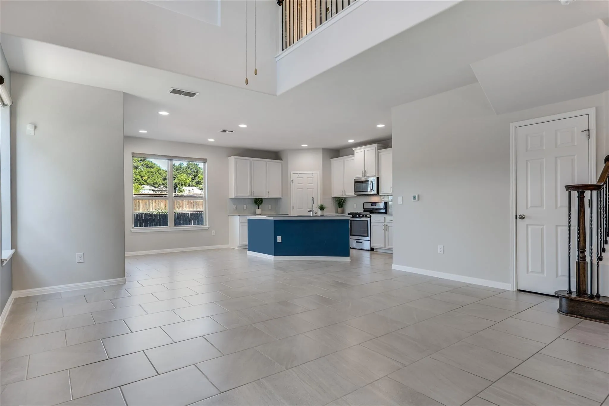 Photo 2 of 913 BOATSWAIN WAY #195
