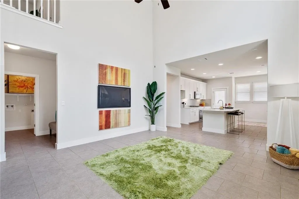 Photo 3 of 9507 GYNERIUM DR