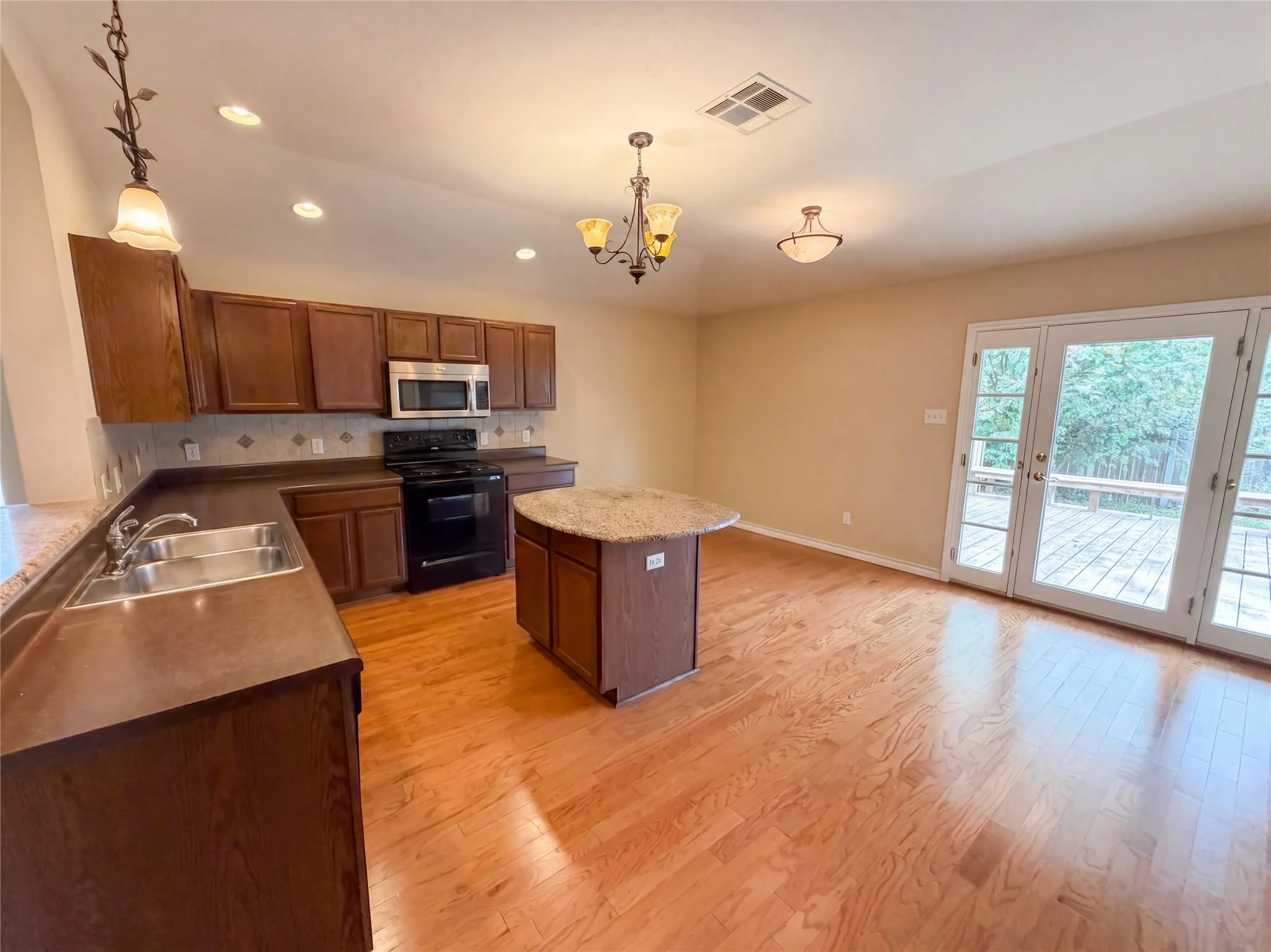 Photo 2 of 507 DECKER DR