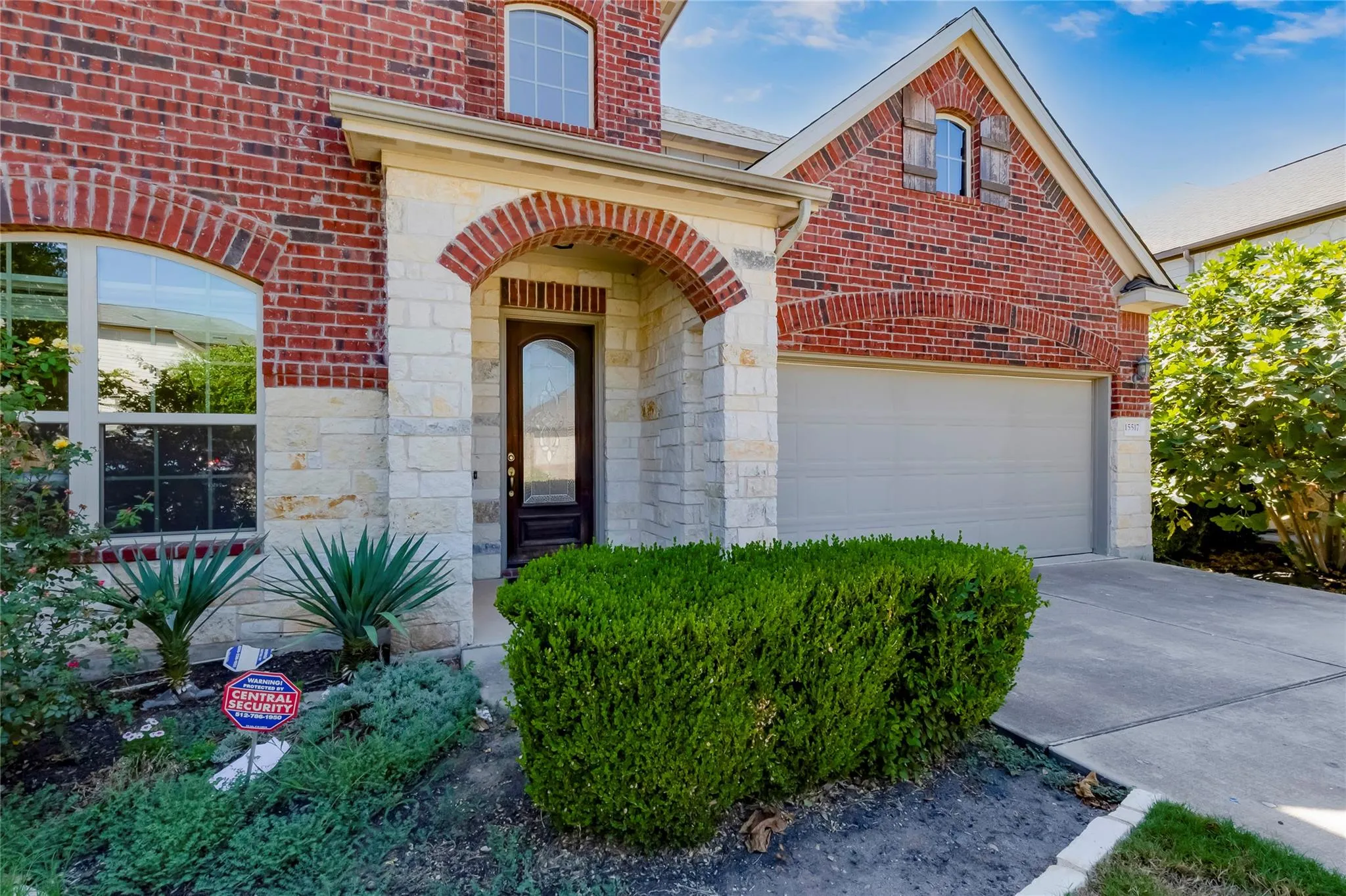 Photo 4 of 15517 BENDED KNEE DR